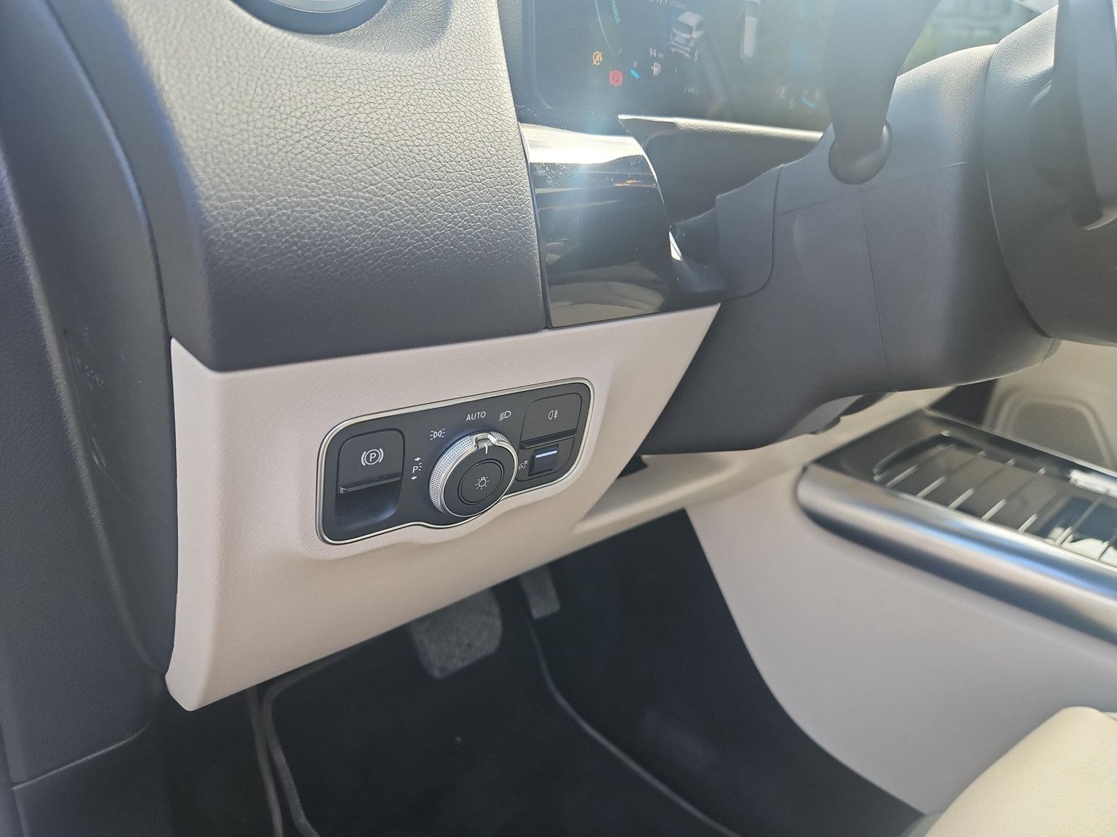 MERCEDES-BENZ GLA 200 Progressive 4matic-image-23