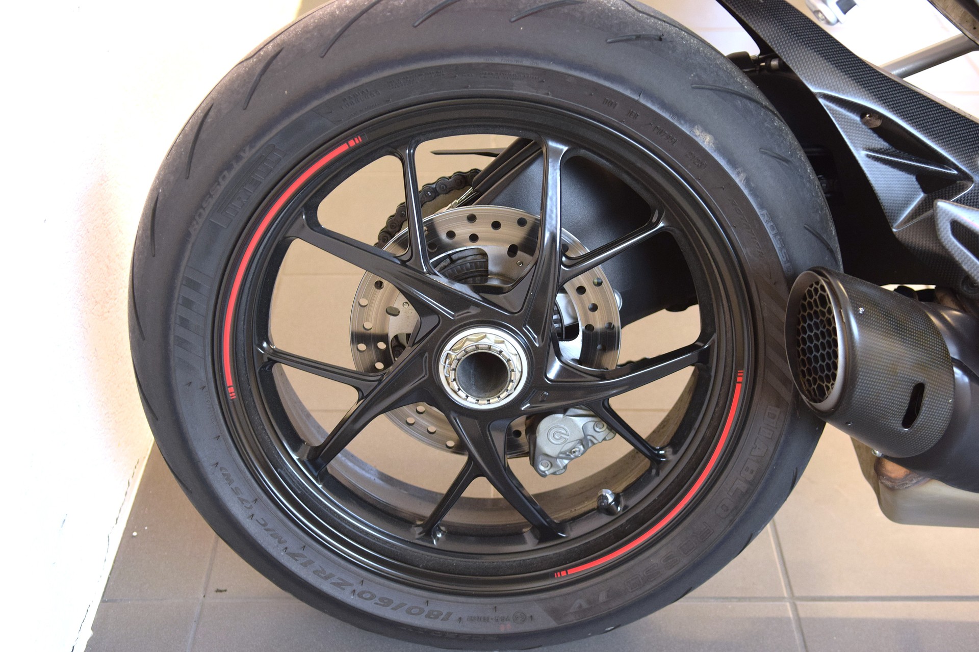 DUCATI Streetfighter V2-image-10