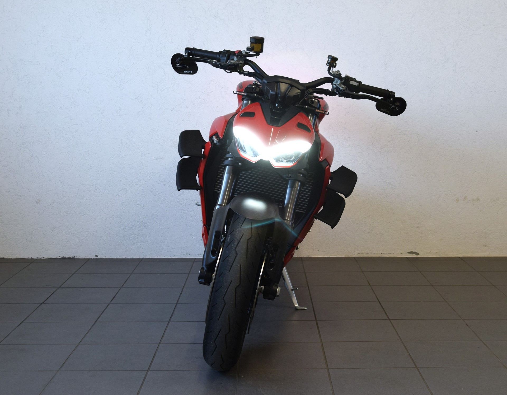 DUCATI Streetfighter V2-image-9