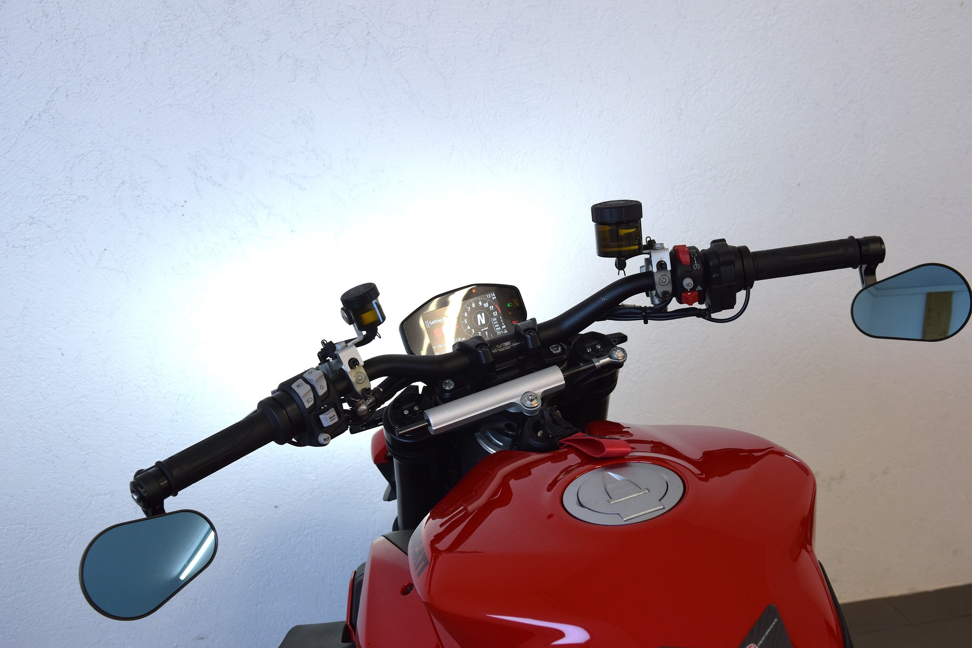 DUCATI Streetfighter V2-image-4