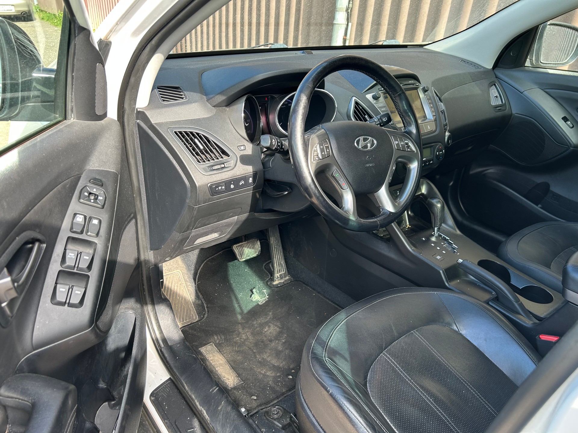 HYUNDAI iX 35 2.0 CRDi GO! Plus 4WD Automatic-image-12