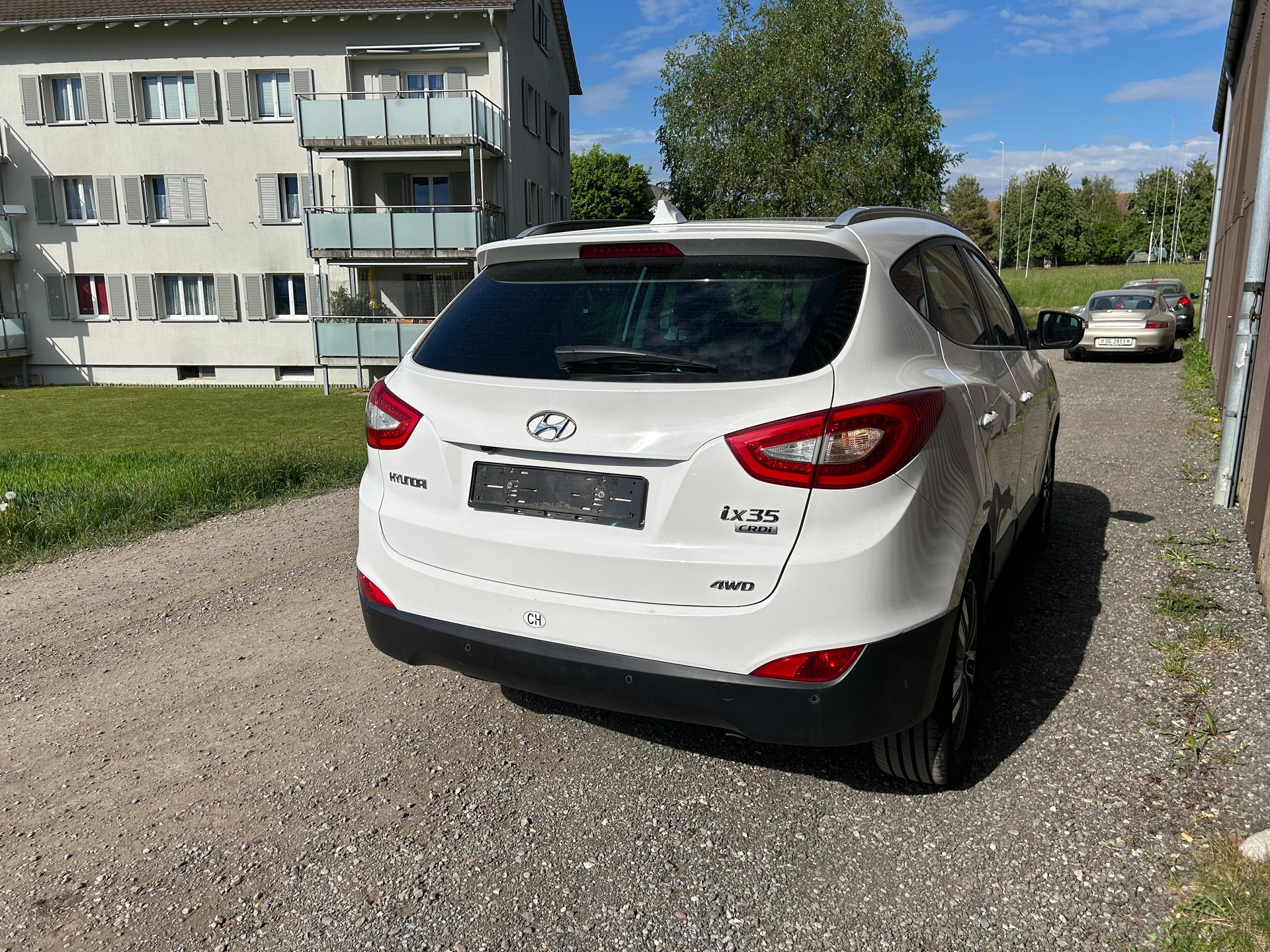 HYUNDAI iX 35 2.0 CRDi GO! Plus 4WD Automatic-image-5