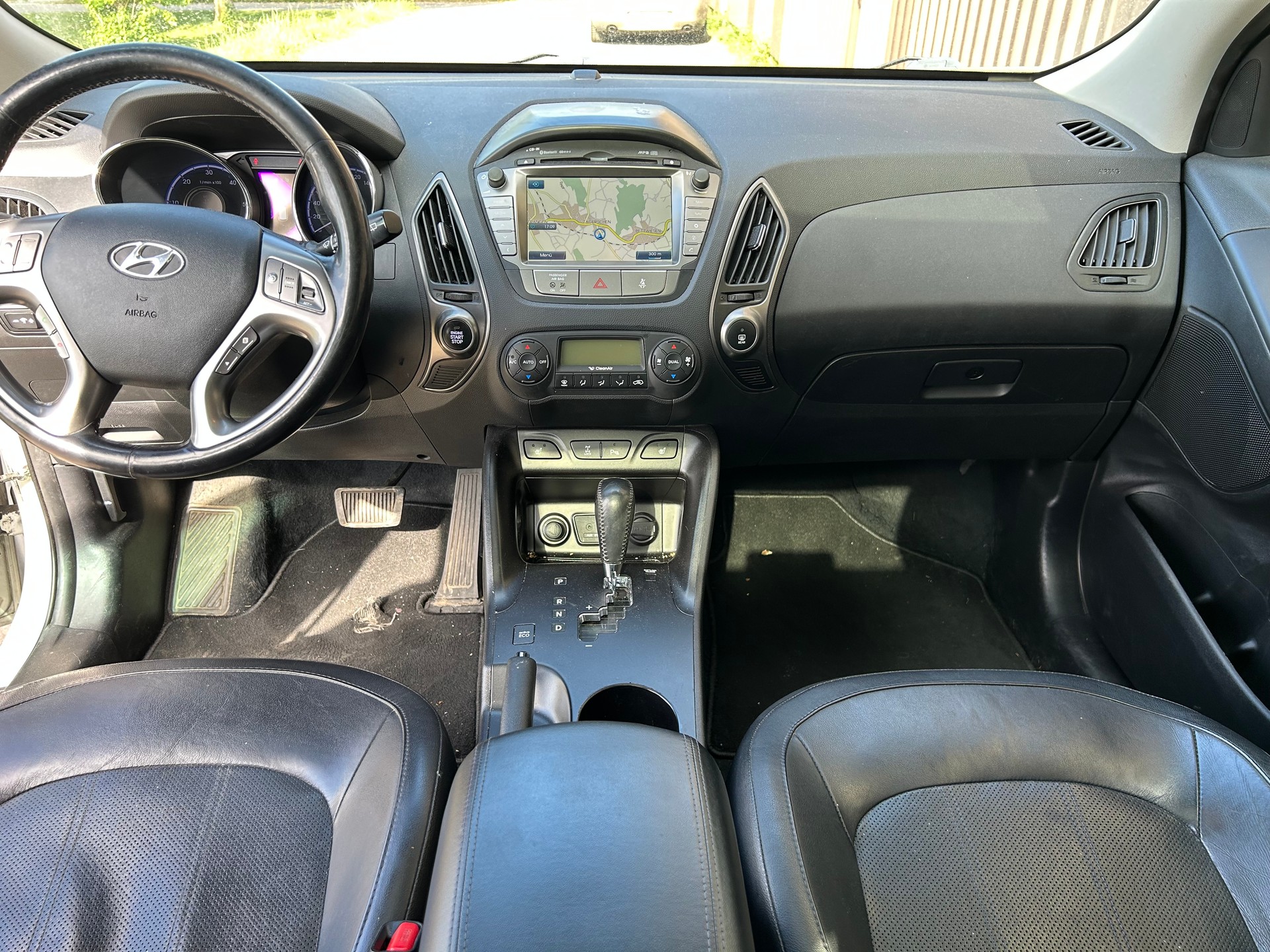 HYUNDAI iX 35 2.0 CRDi GO! Plus 4WD Automatic-image-11