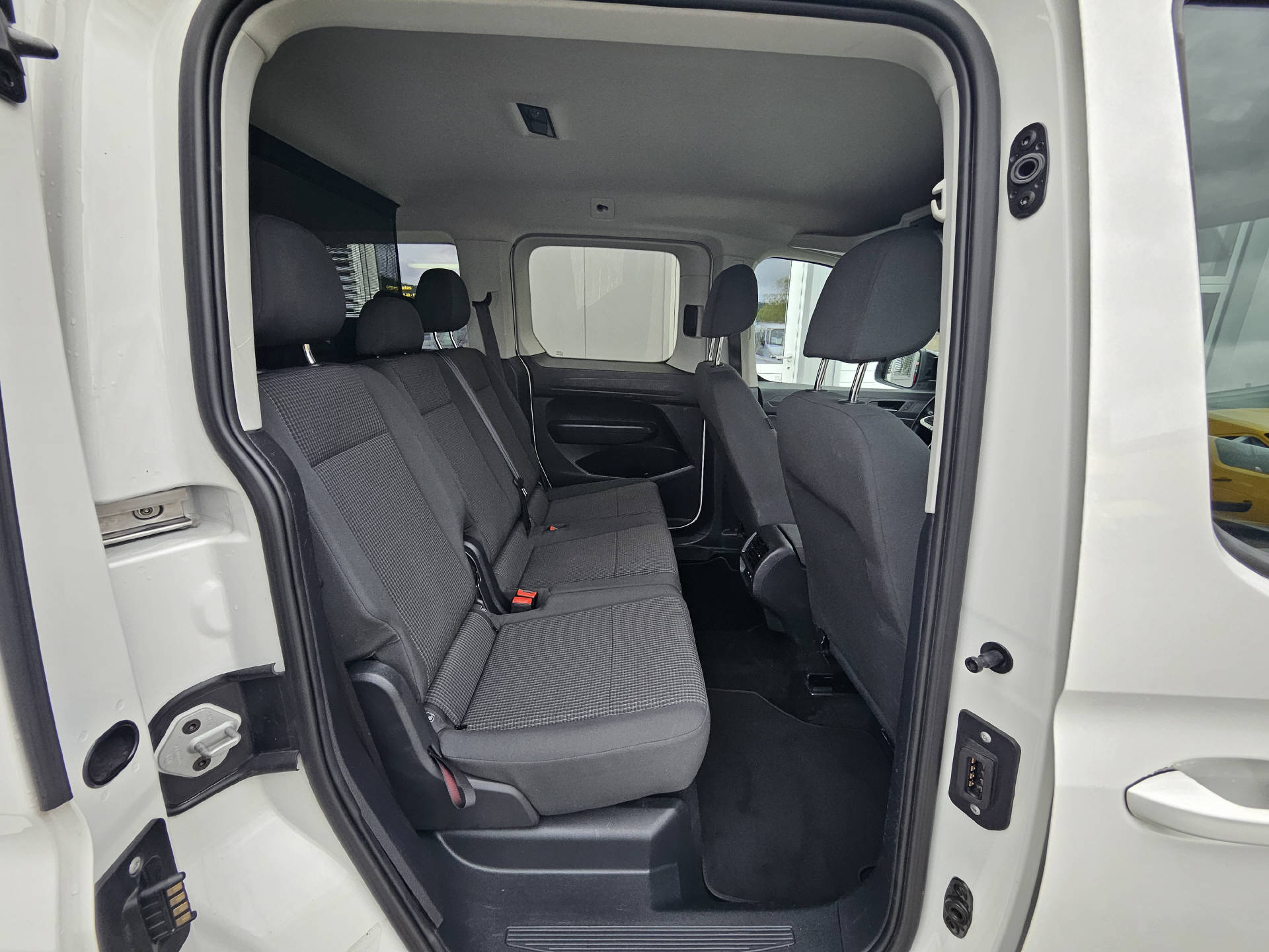 VW Caddy 2.0 TDI 122 Liberty DSG * 5- Plätzer *-image-17