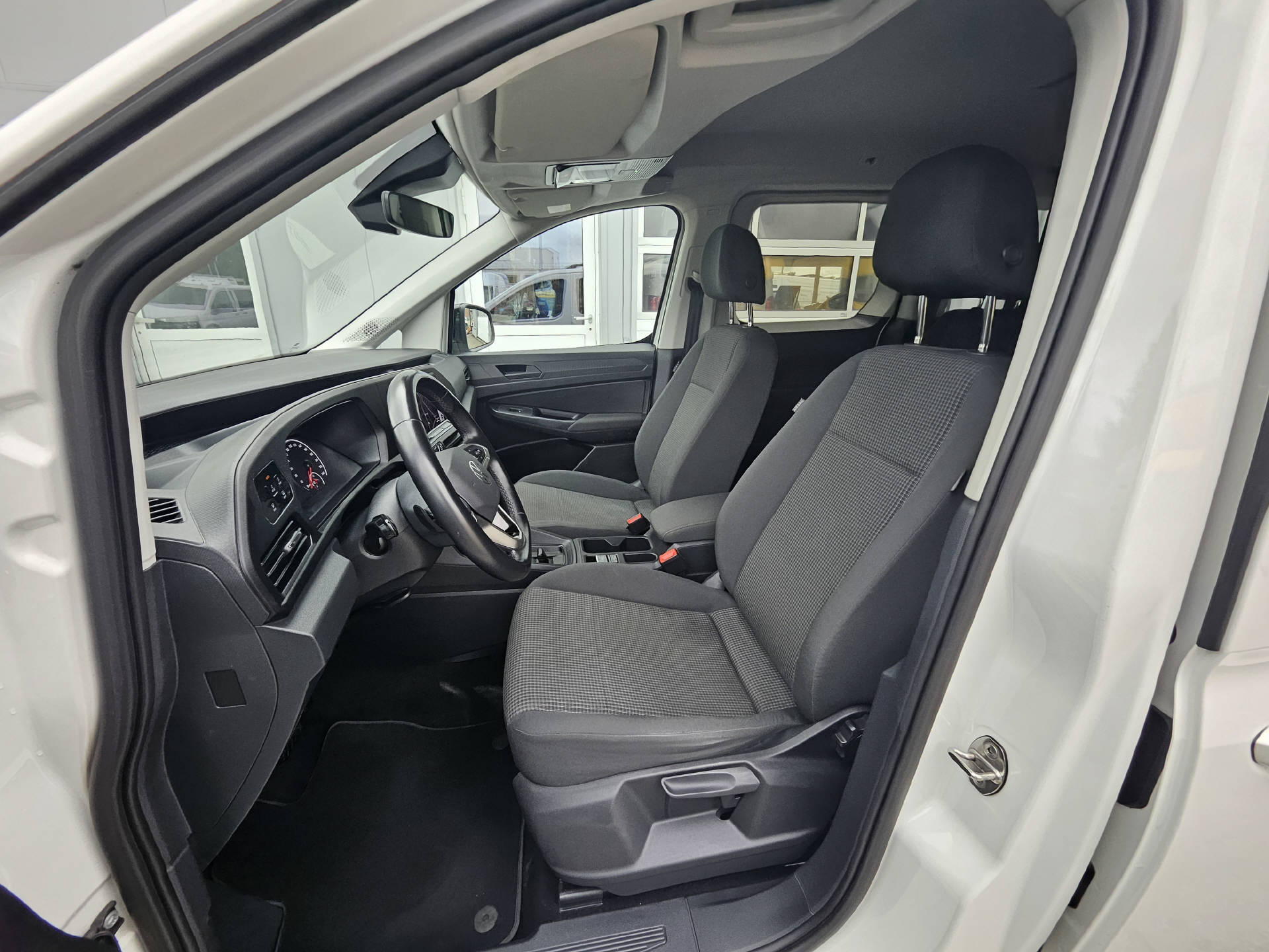VW Caddy 2.0 TDI 122 Liberty DSG * 5- Plätzer *-image-12