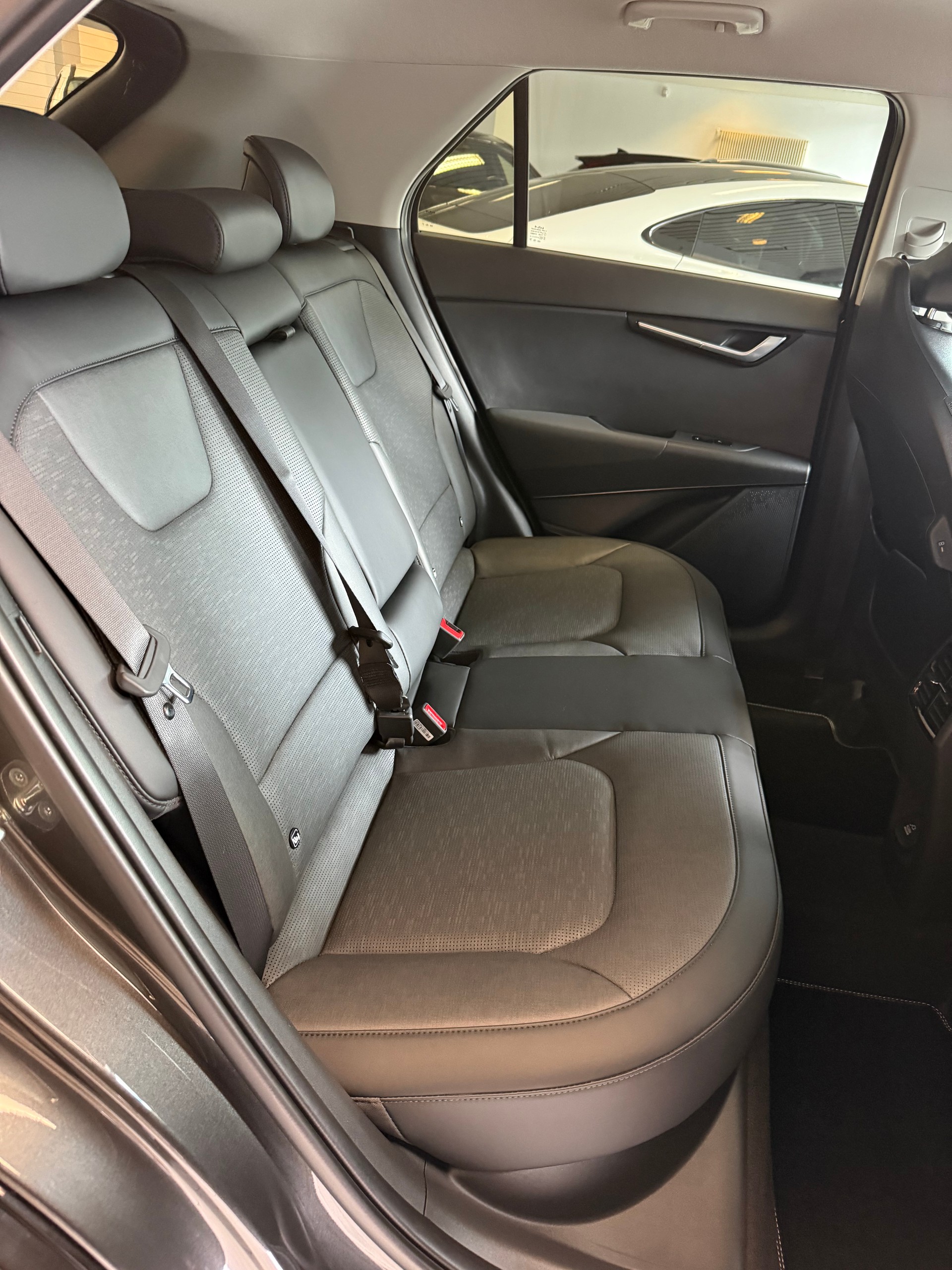 KIA Niro 1.6GDi Plug-in Hybrid Style DCT-image-12