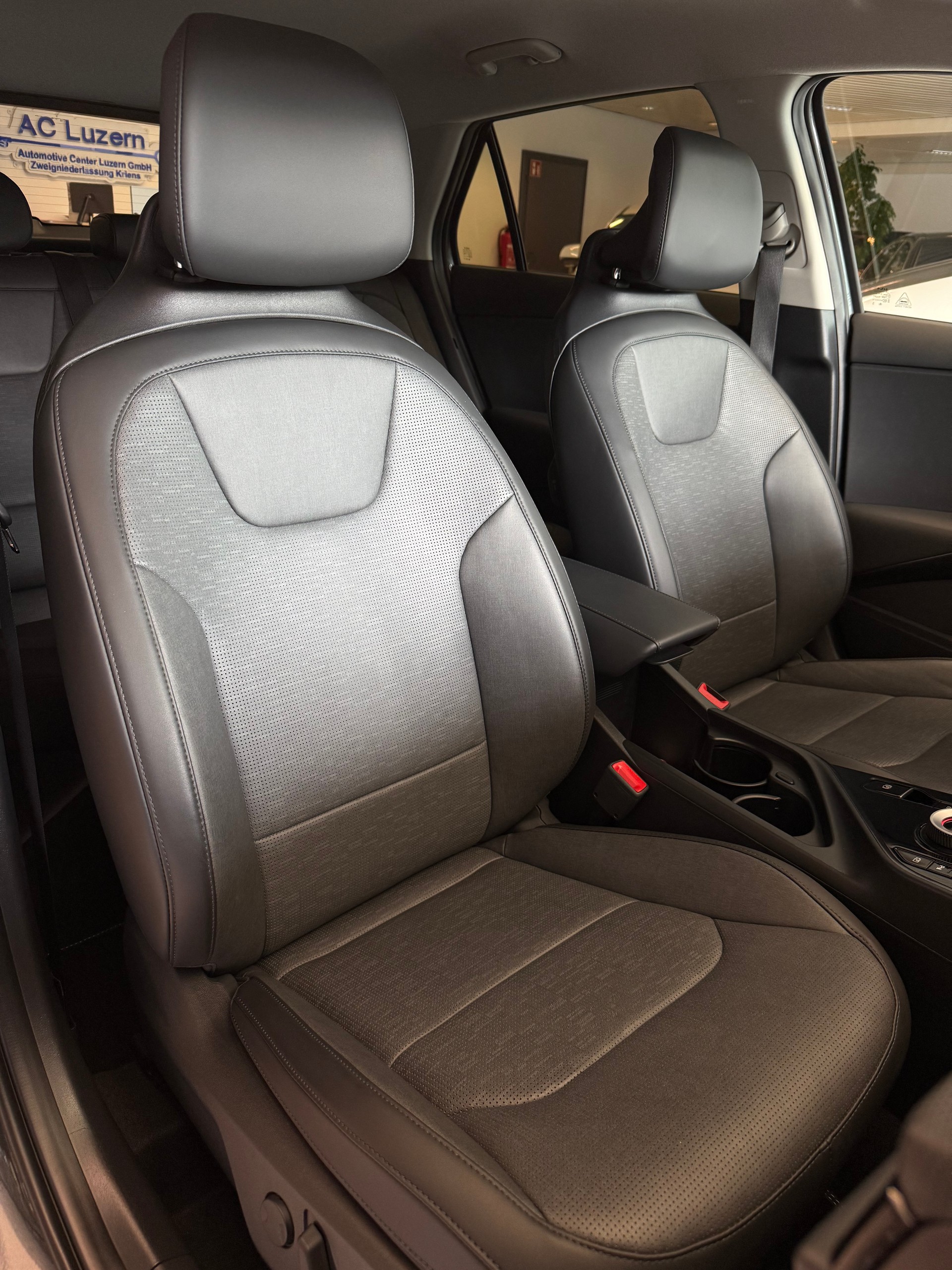 KIA Niro 1.6GDi Plug-in Hybrid Style DCT-image-13