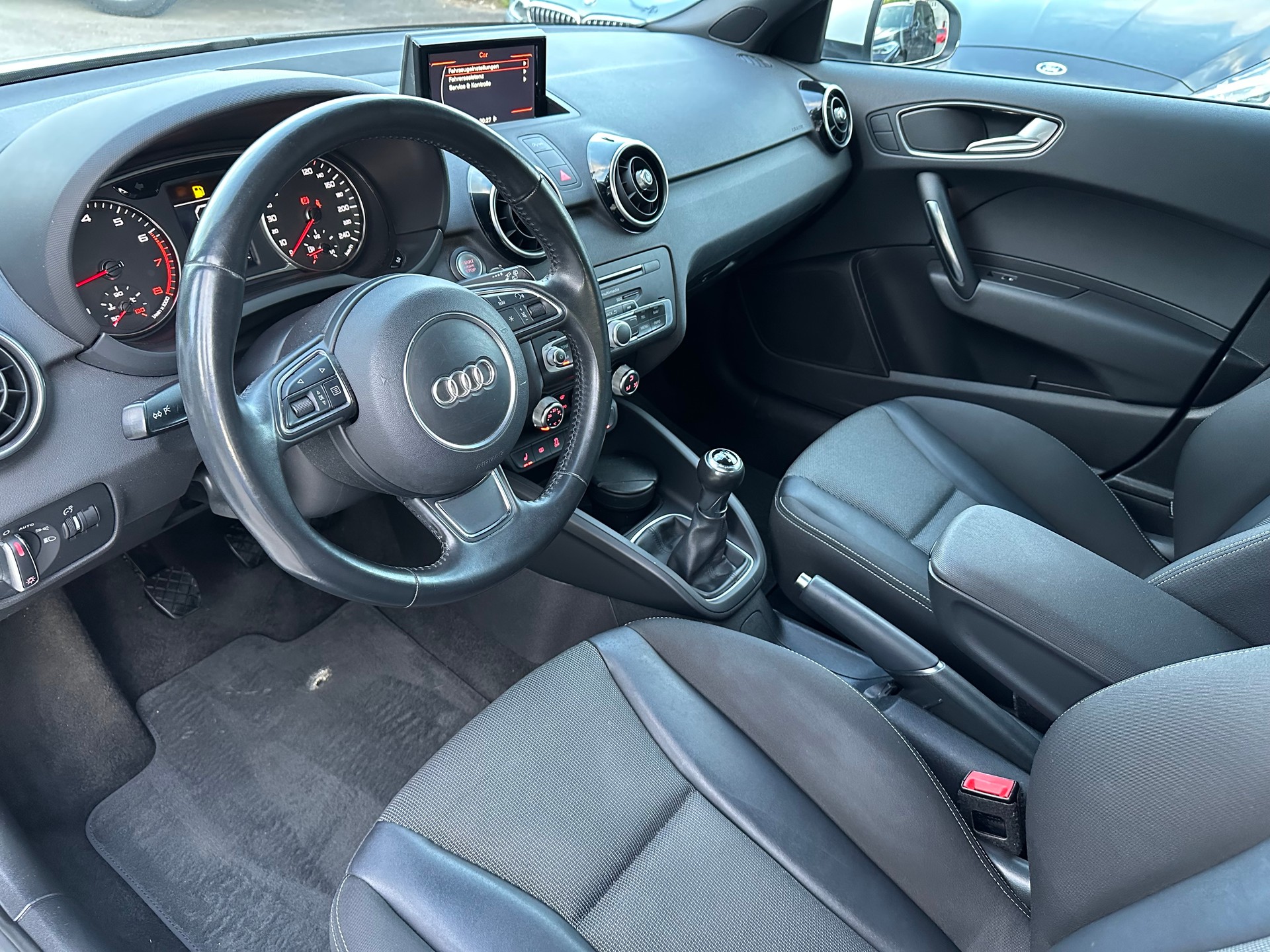 AUDI A1 Sportback 1.0 TFSI Sport-image-8