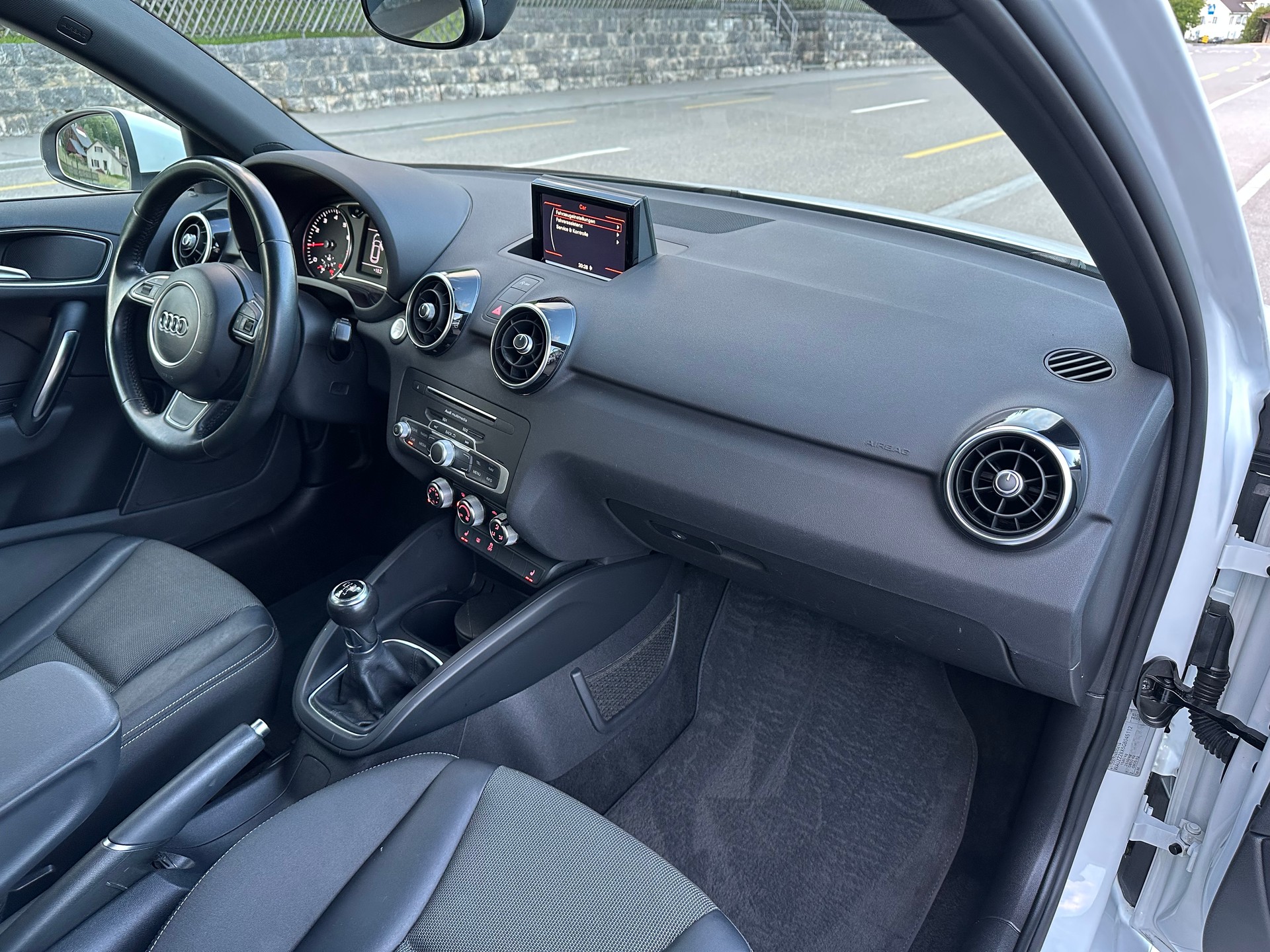 AUDI A1 Sportback 1.0 TFSI Sport-image-10