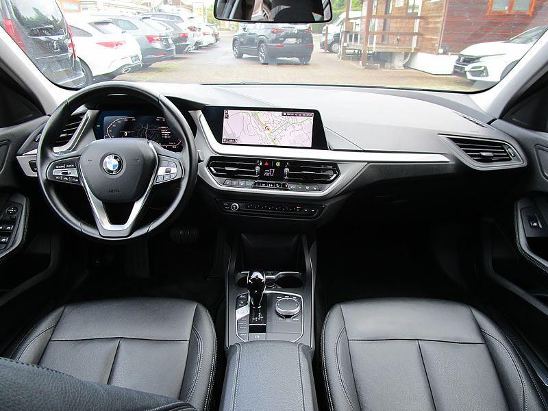 BMW 118i Steptronic-showroom-element-2