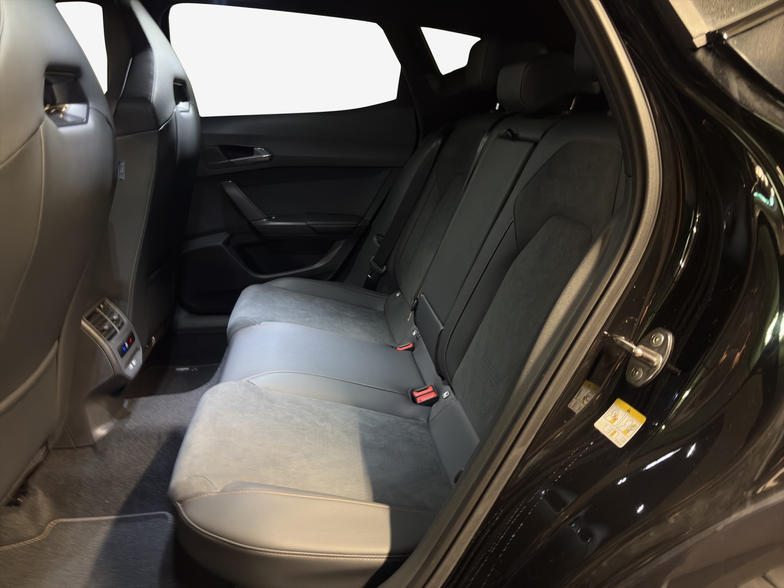 CUPRA Formentor 2.0TSI Black Symphony 4Drive DSG-image-11
