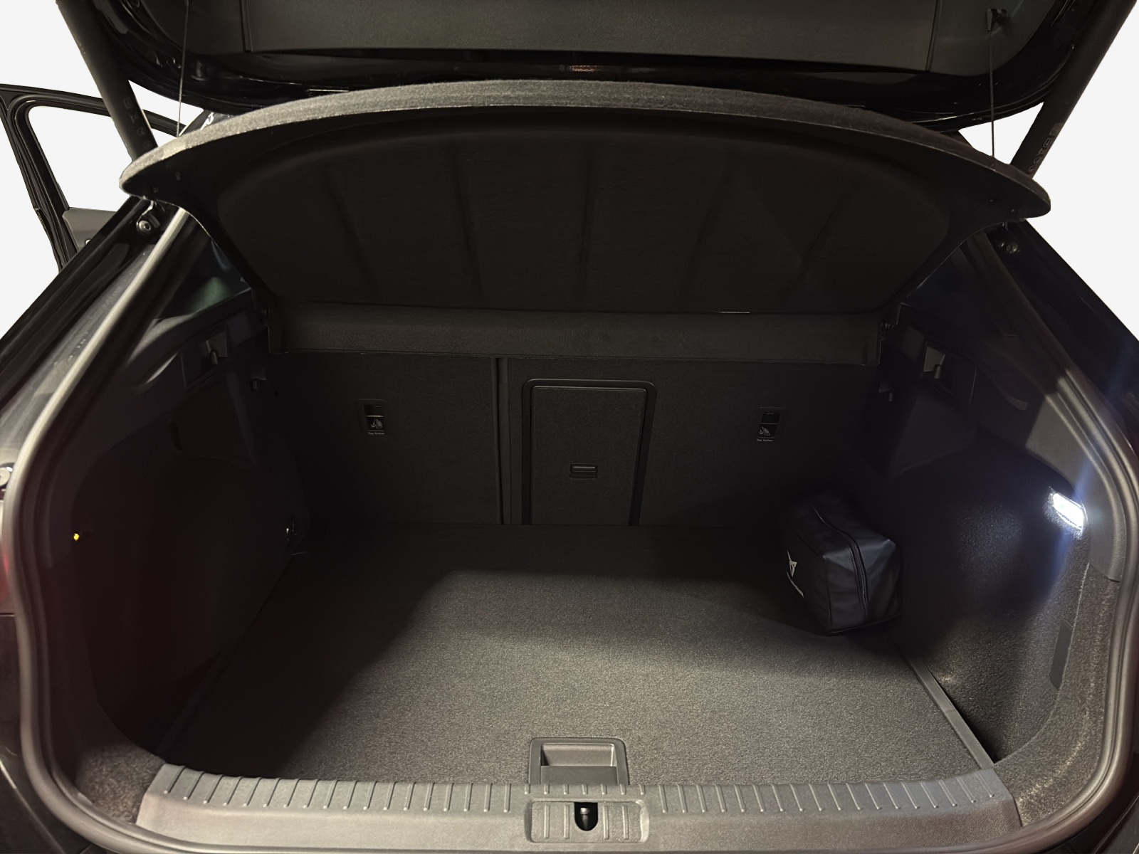 CUPRA Formentor 2.0TSI Black Symphony 4Drive DSG-image-12