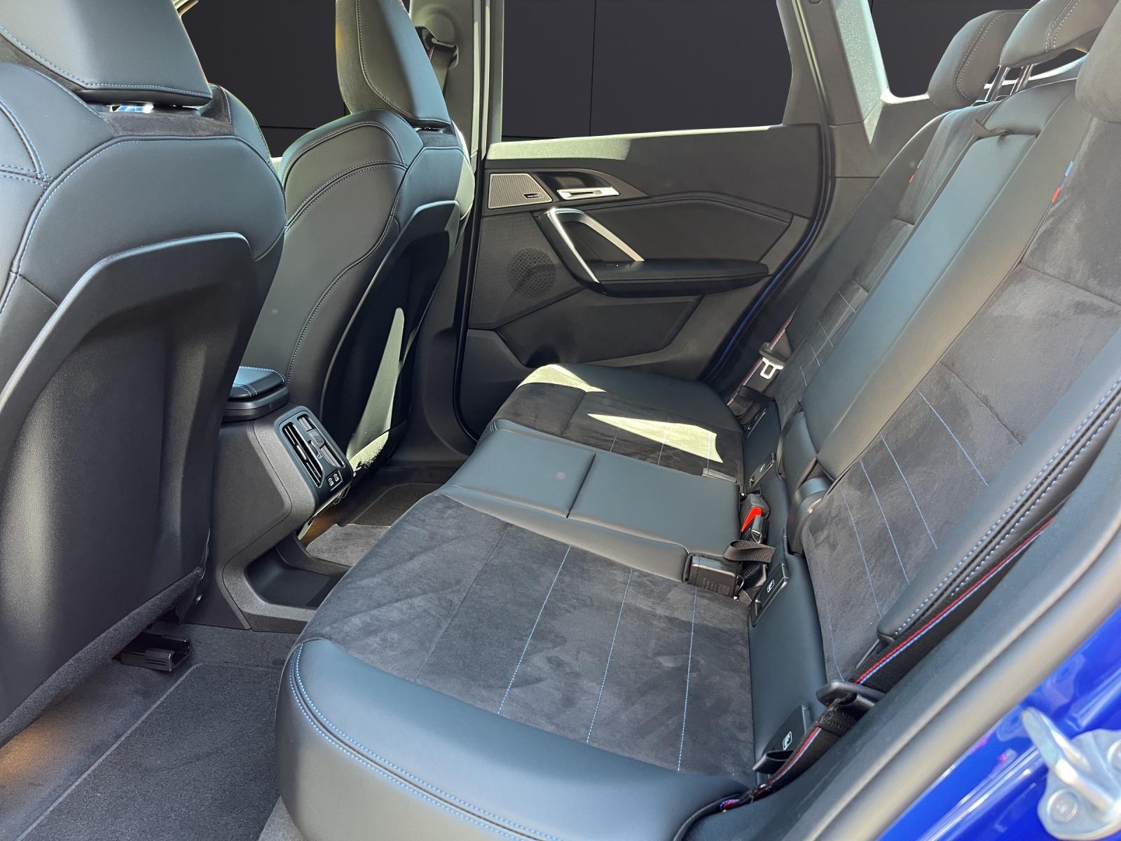 BMW iX1 30 xDrive-image-13