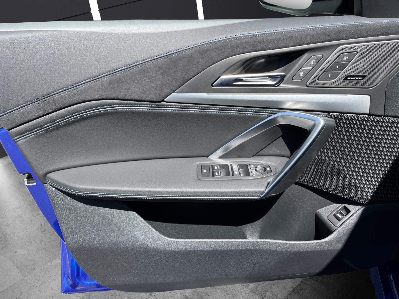 BMW iX1 30 xDrive-image-7