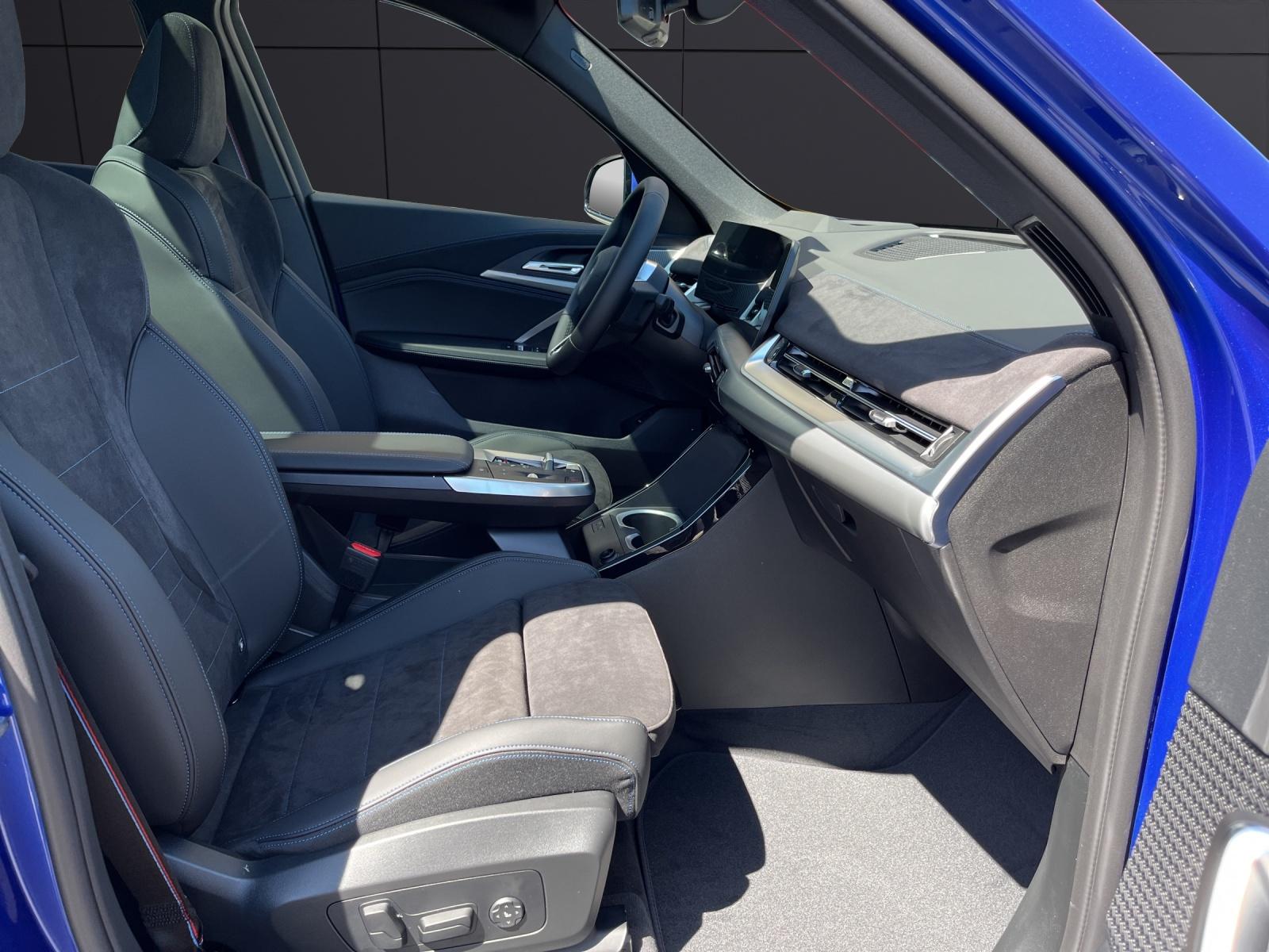 BMW iX1 30 xDrive-image-18
