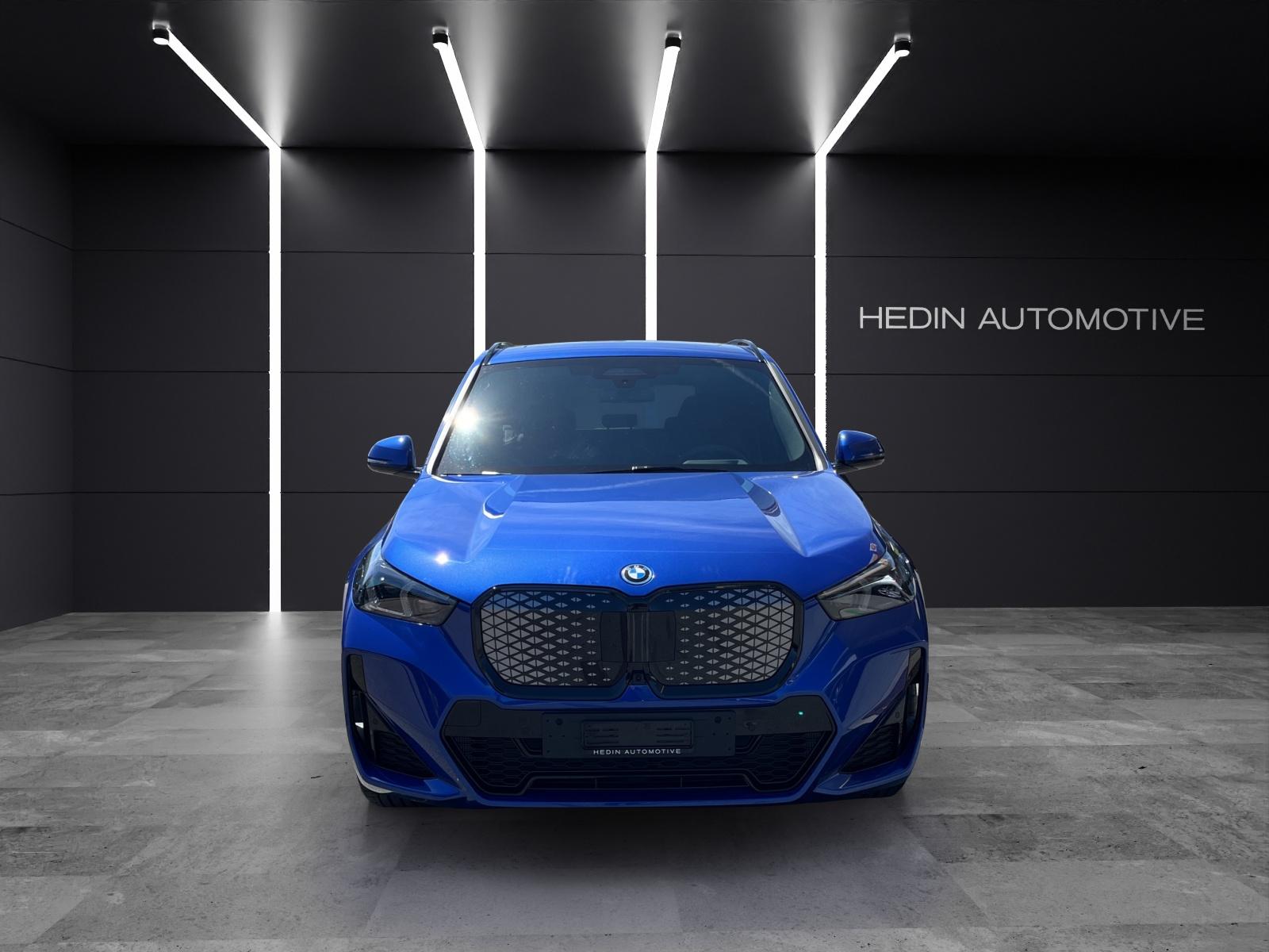 BMW iX1 30 xDrive-image-6