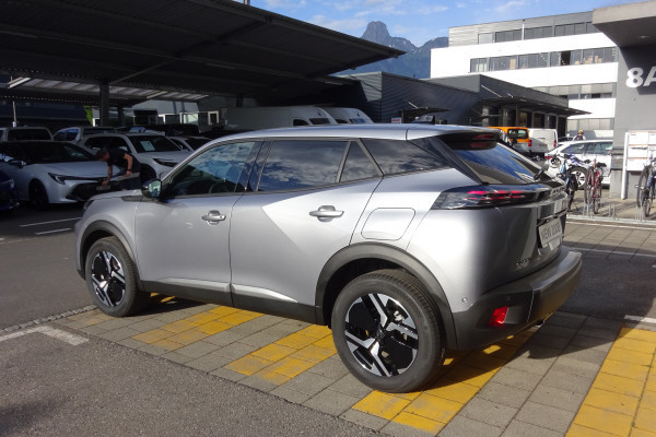 PEUGEOT 2008 1.2 145 MHEV Allure-showroom-element-3