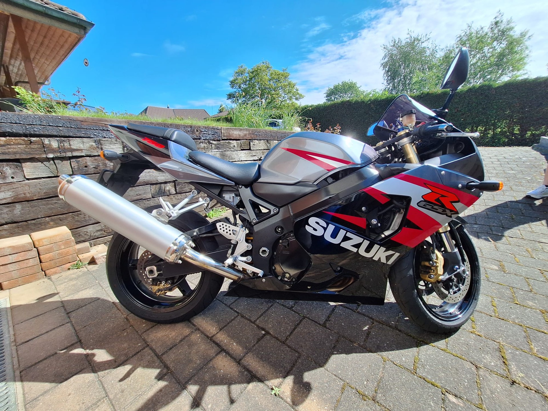 SUZUKI GSX-R 750 K4/K5-image-1