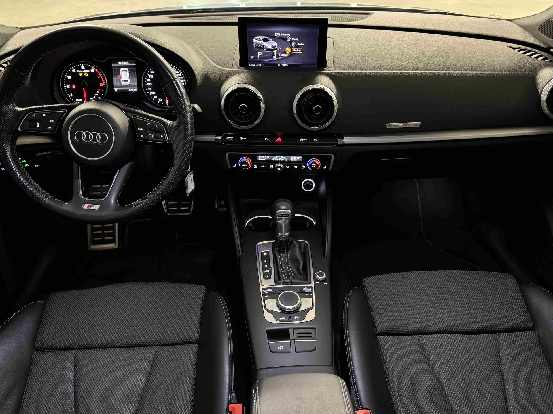 AUDI A3 Sportback 2.0 TFSI Sport quattro S-tronic-image-10