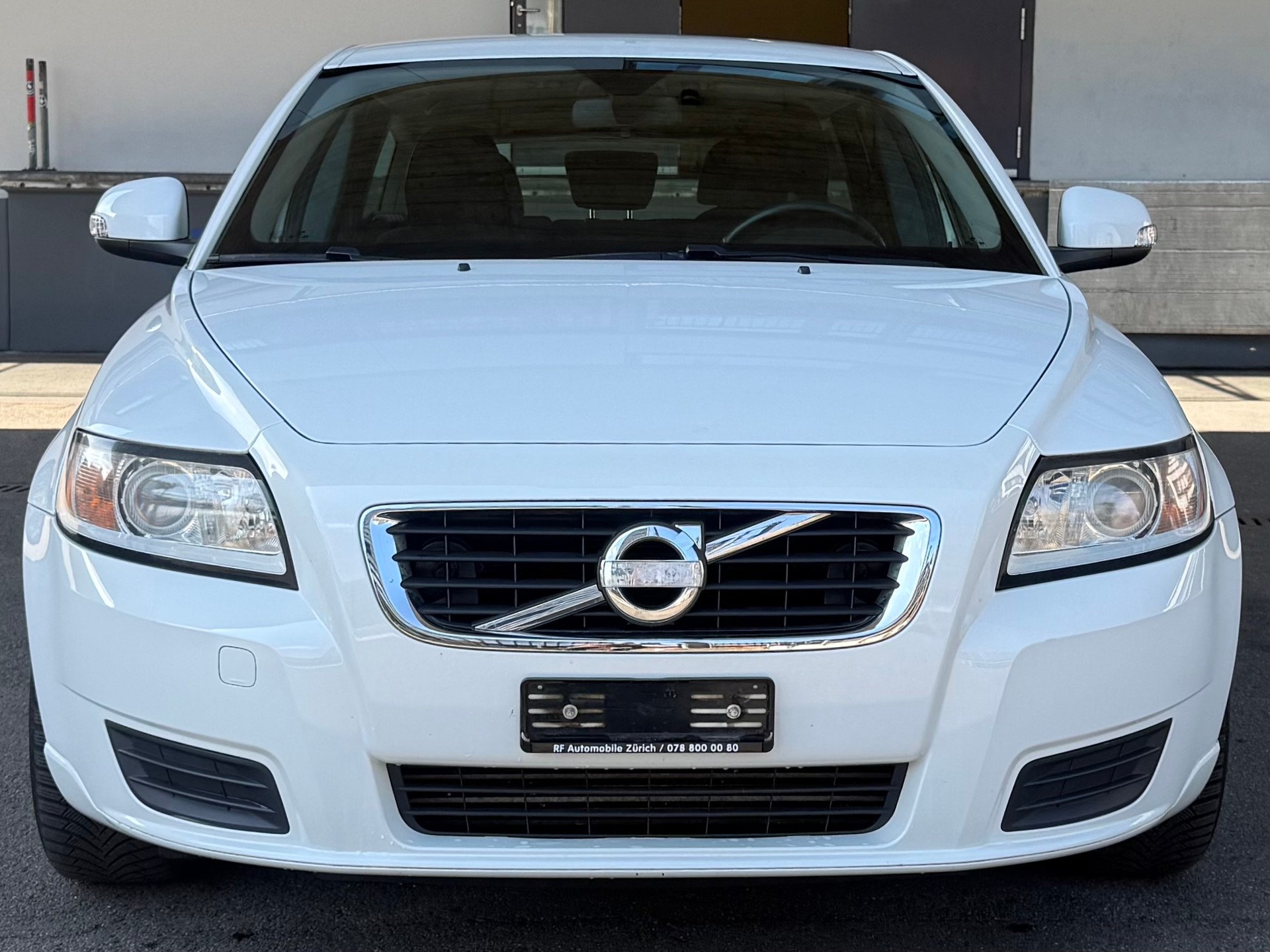 VOLVO V50 D2 Kinetic-image-1