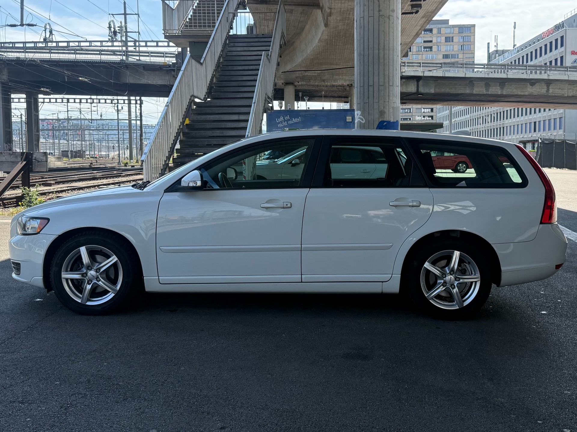 VOLVO V50 D2 Kinetic-image-4