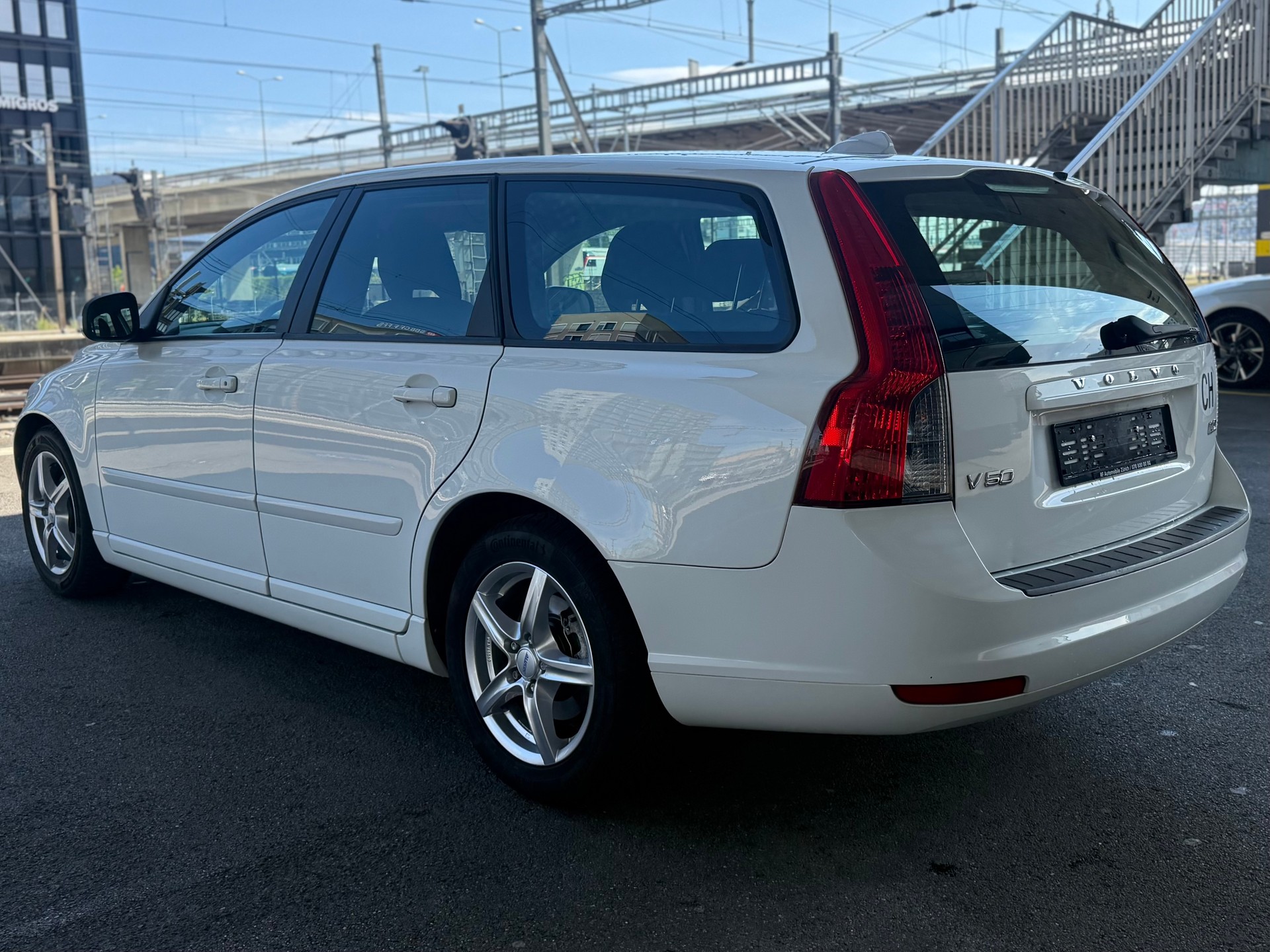 VOLVO V50 D2 Kinetic-image-7