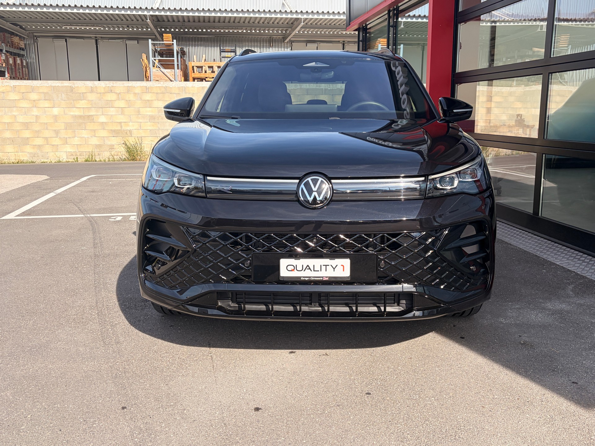 VW Tiguan 2.0 TDI SCR R-Line 4Motion DSG-image-2