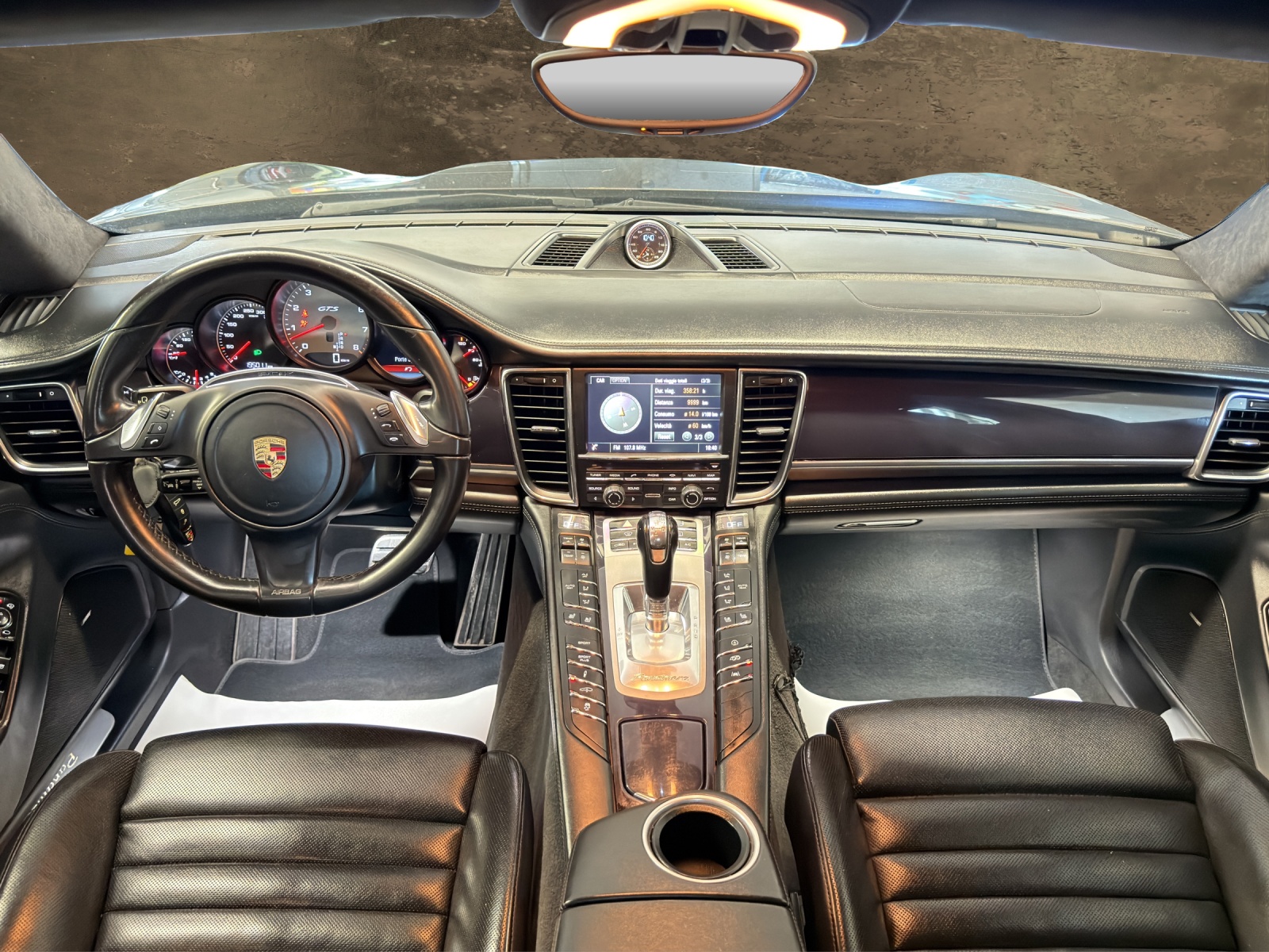 PORSCHE Panamera GTS 4.8 PDK-showroom-element-3