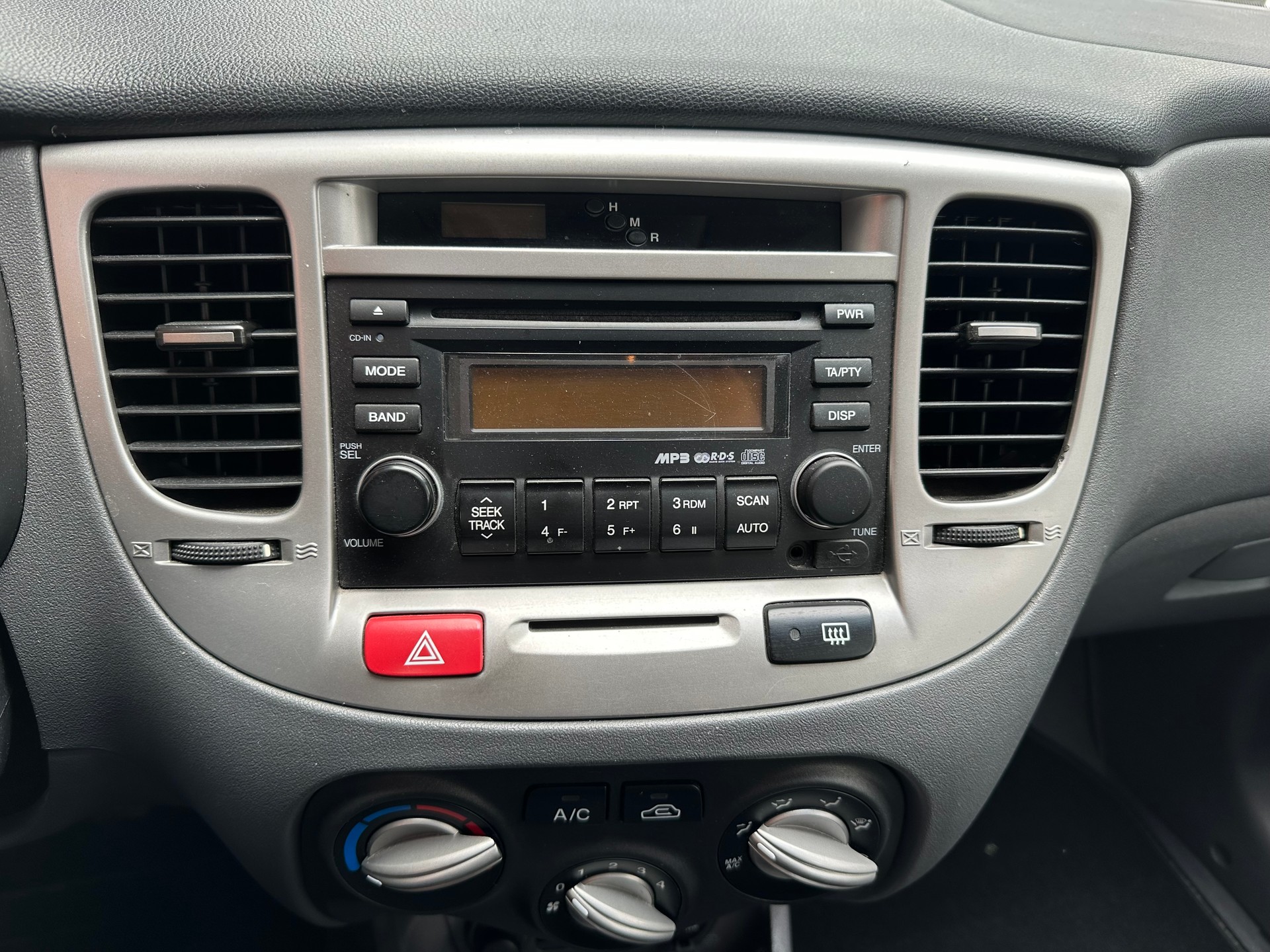 KIA Rio 1.4 16V Classic-image-5