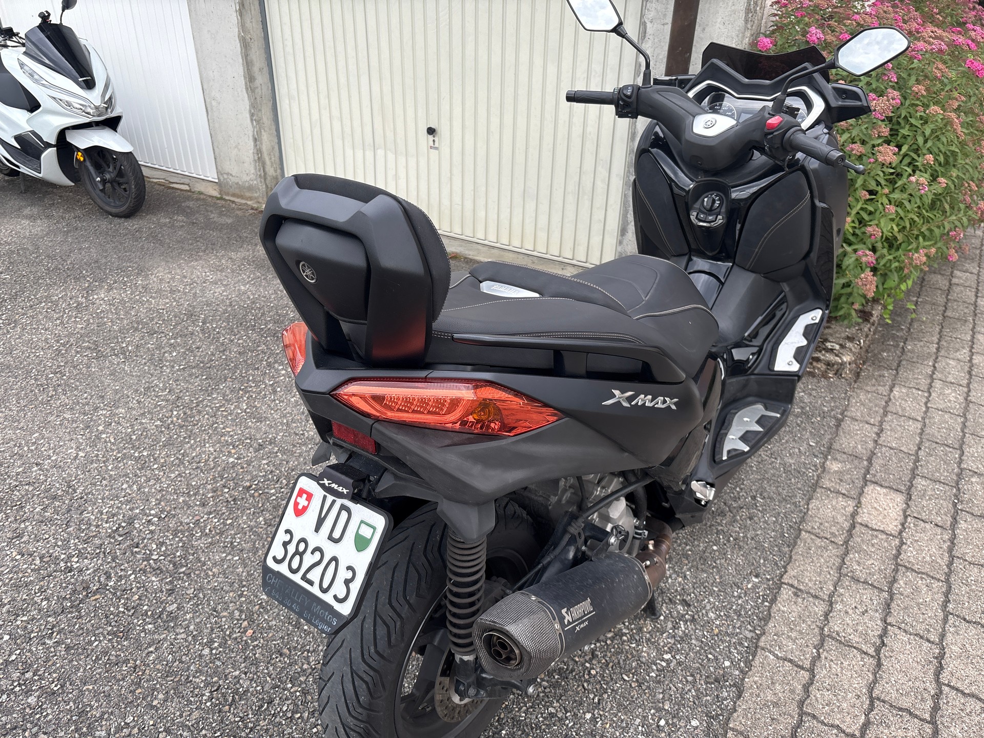 YAMAHA X-Max 300 Iron Max ABS-image-2