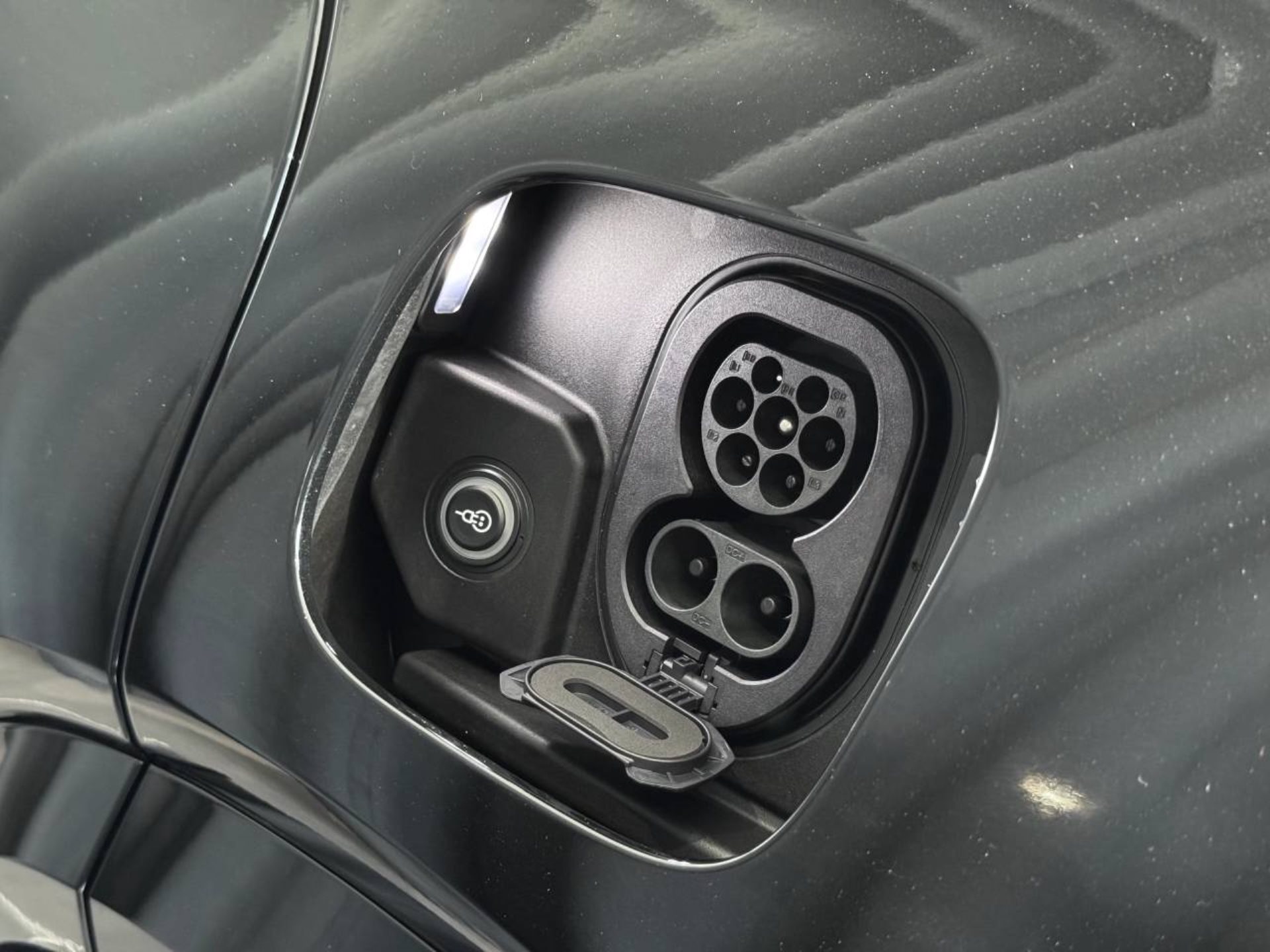 PORSCHE Cayenne Electric-image-36