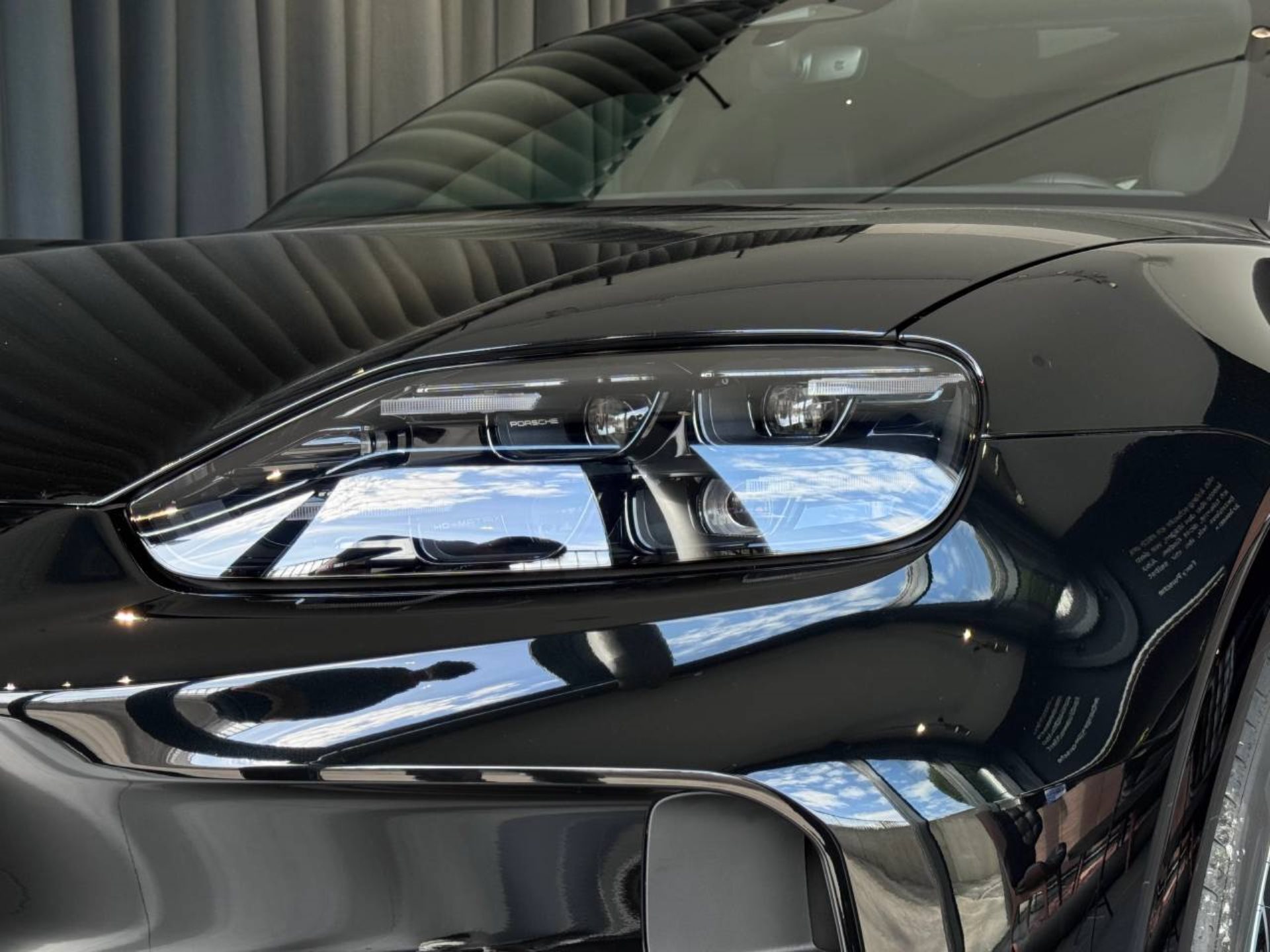 PORSCHE Cayenne Electric-image-12