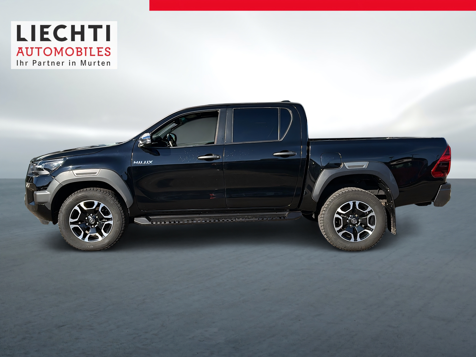 TOYOTA Hilux 2.8D-4D Invincible Double Cab 4x4 A-showroom-element-1