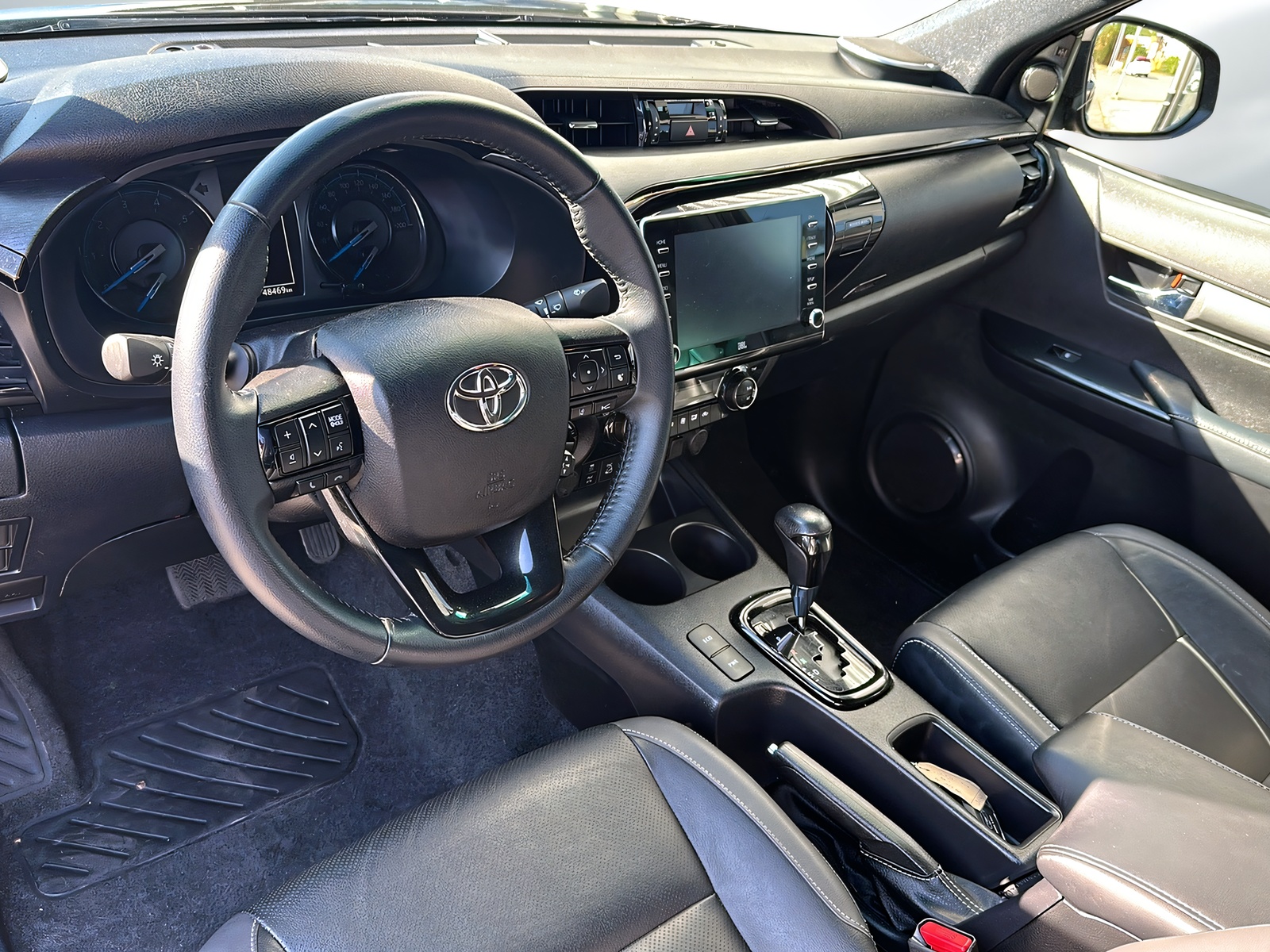 TOYOTA Hilux 2.8D-4D Invincible Double Cab 4x4 A-image-4