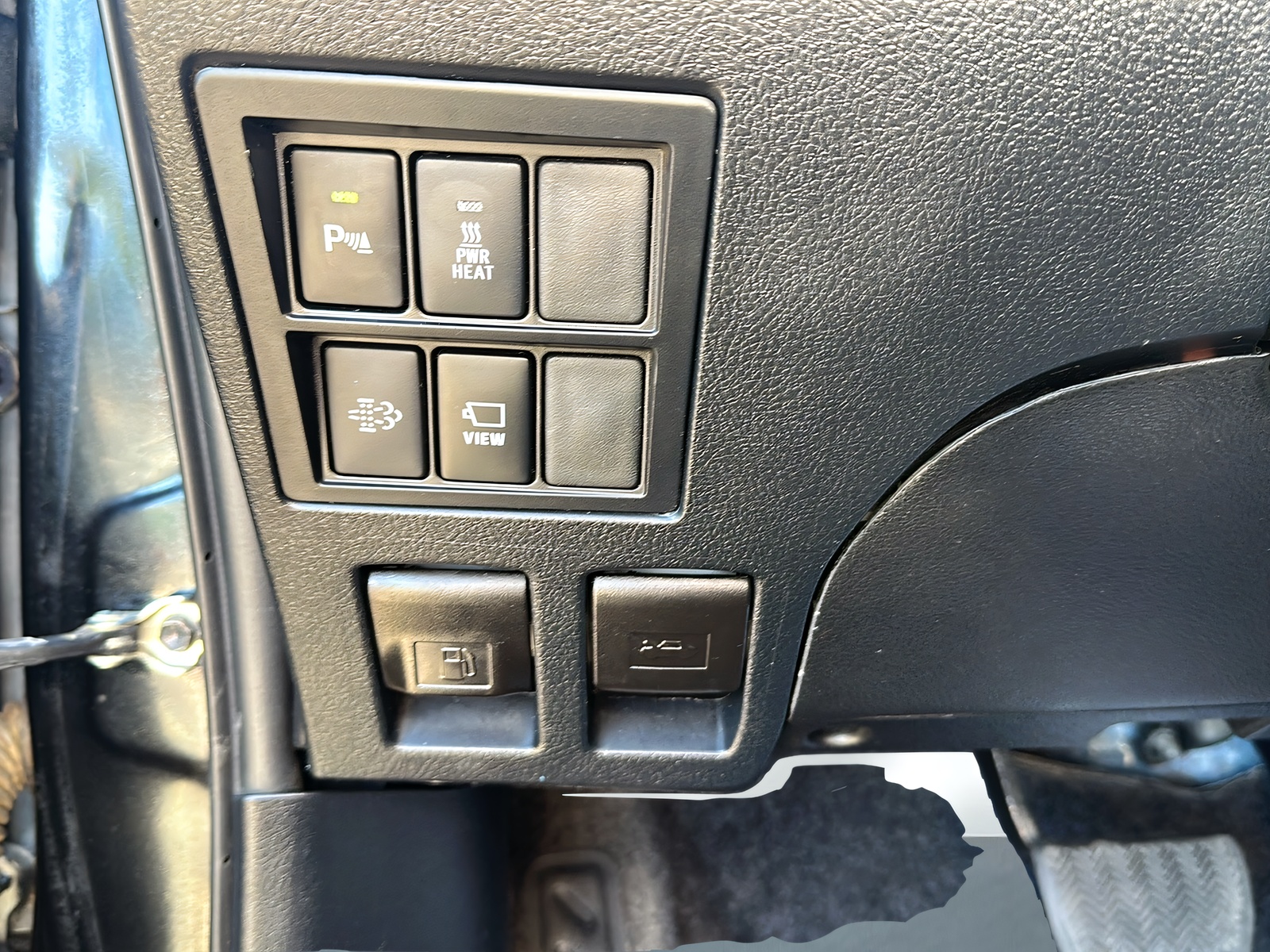 TOYOTA Hilux 2.8D-4D Invincible Double Cab 4x4 A-image-7