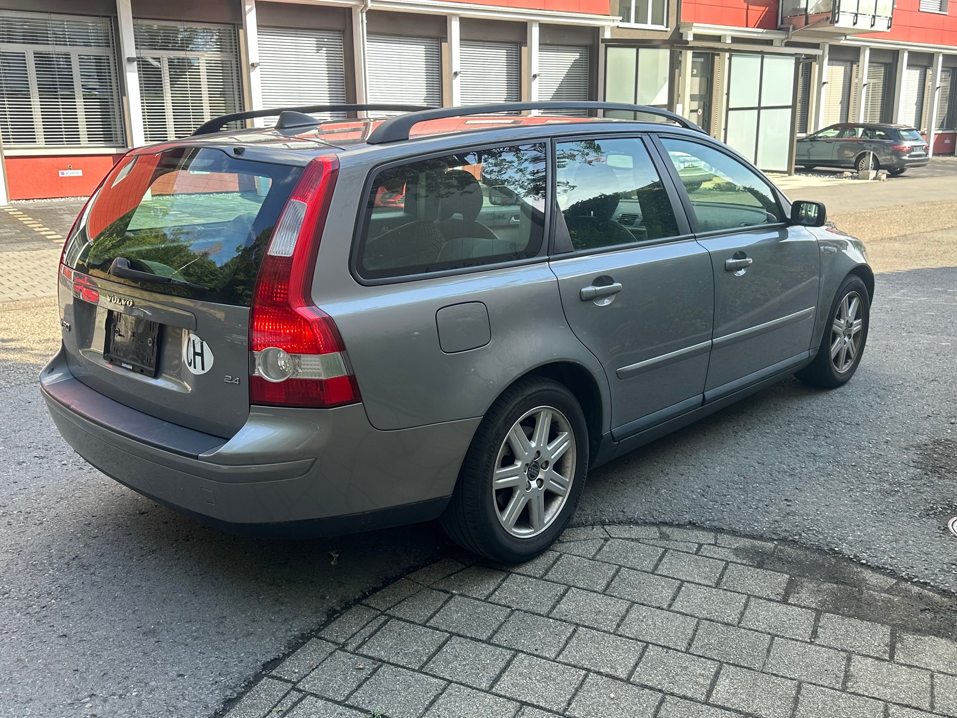 VOLVO V50 2.4-image-4