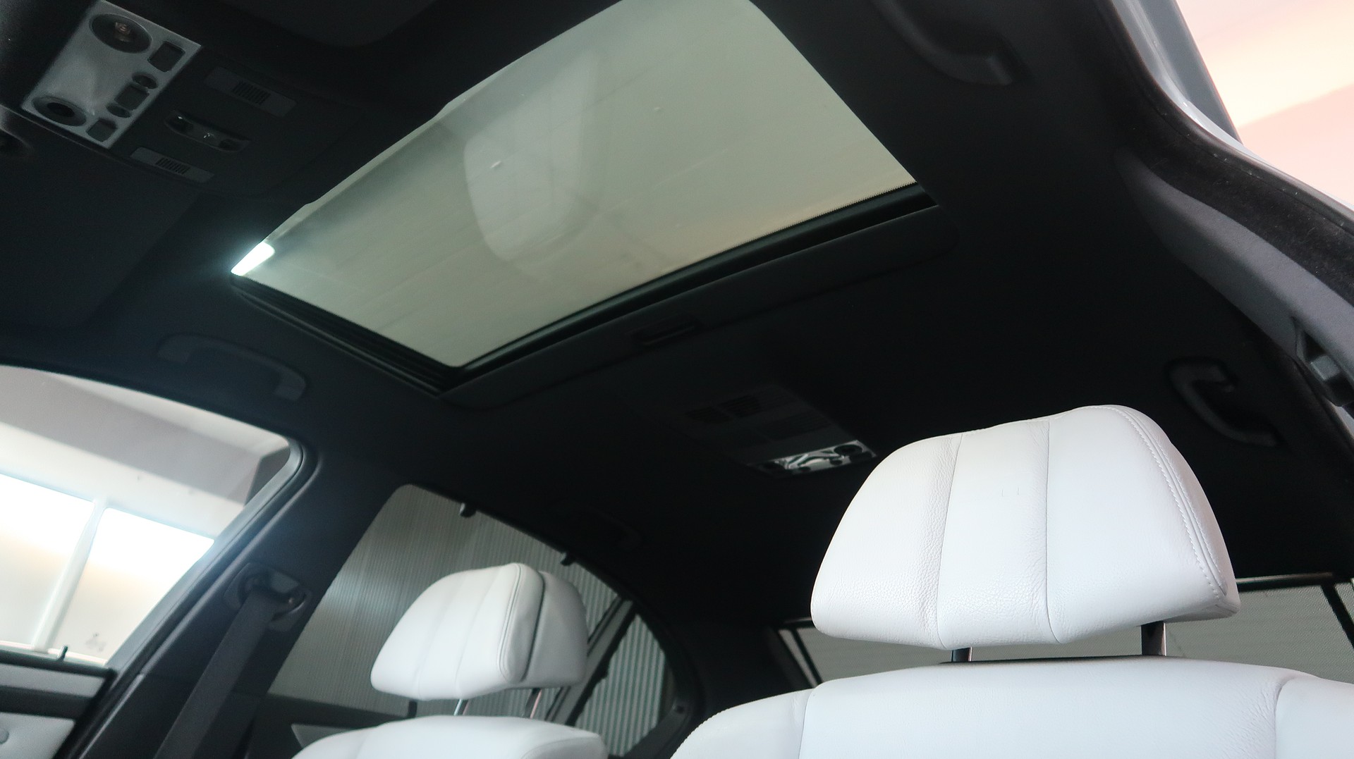 BMW M5-image-25