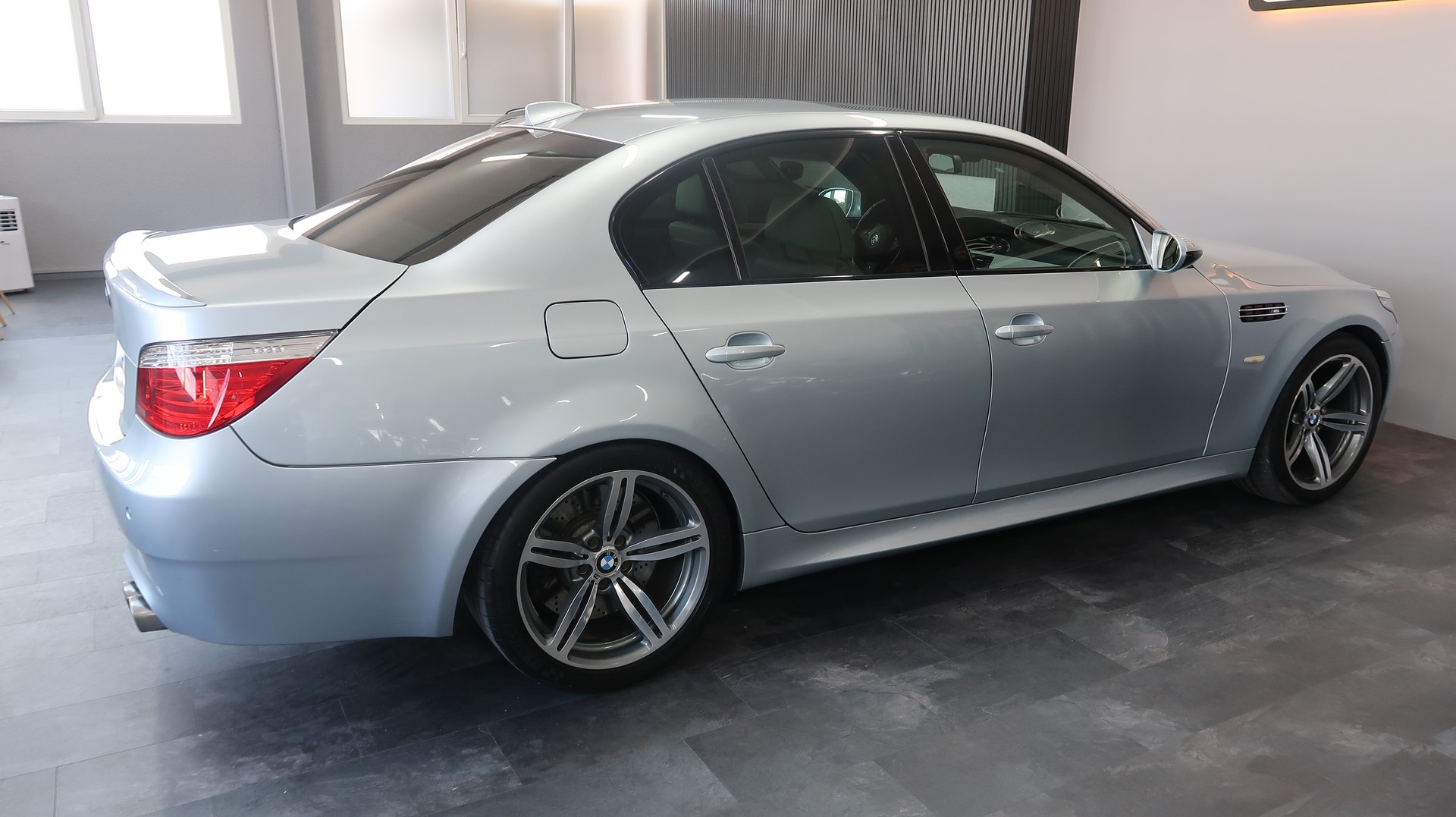 BMW M5-image-8