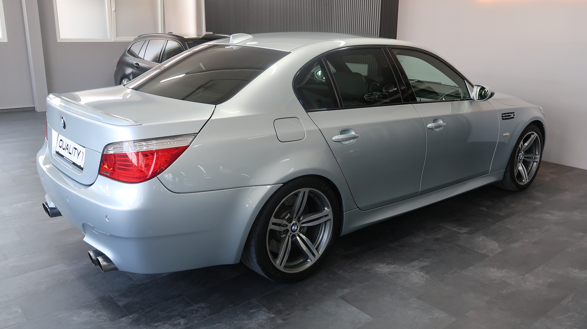 BMW M5-image-9