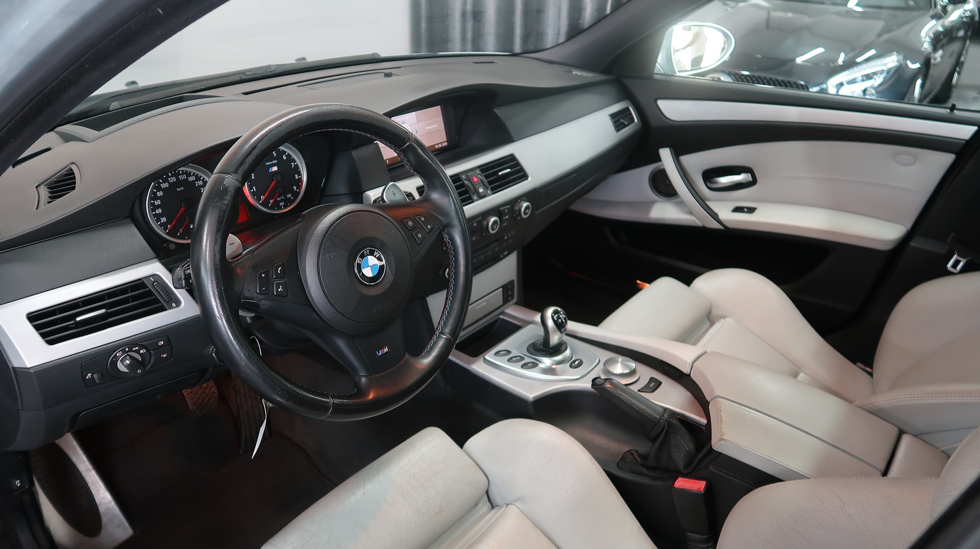 BMW M5-image-17