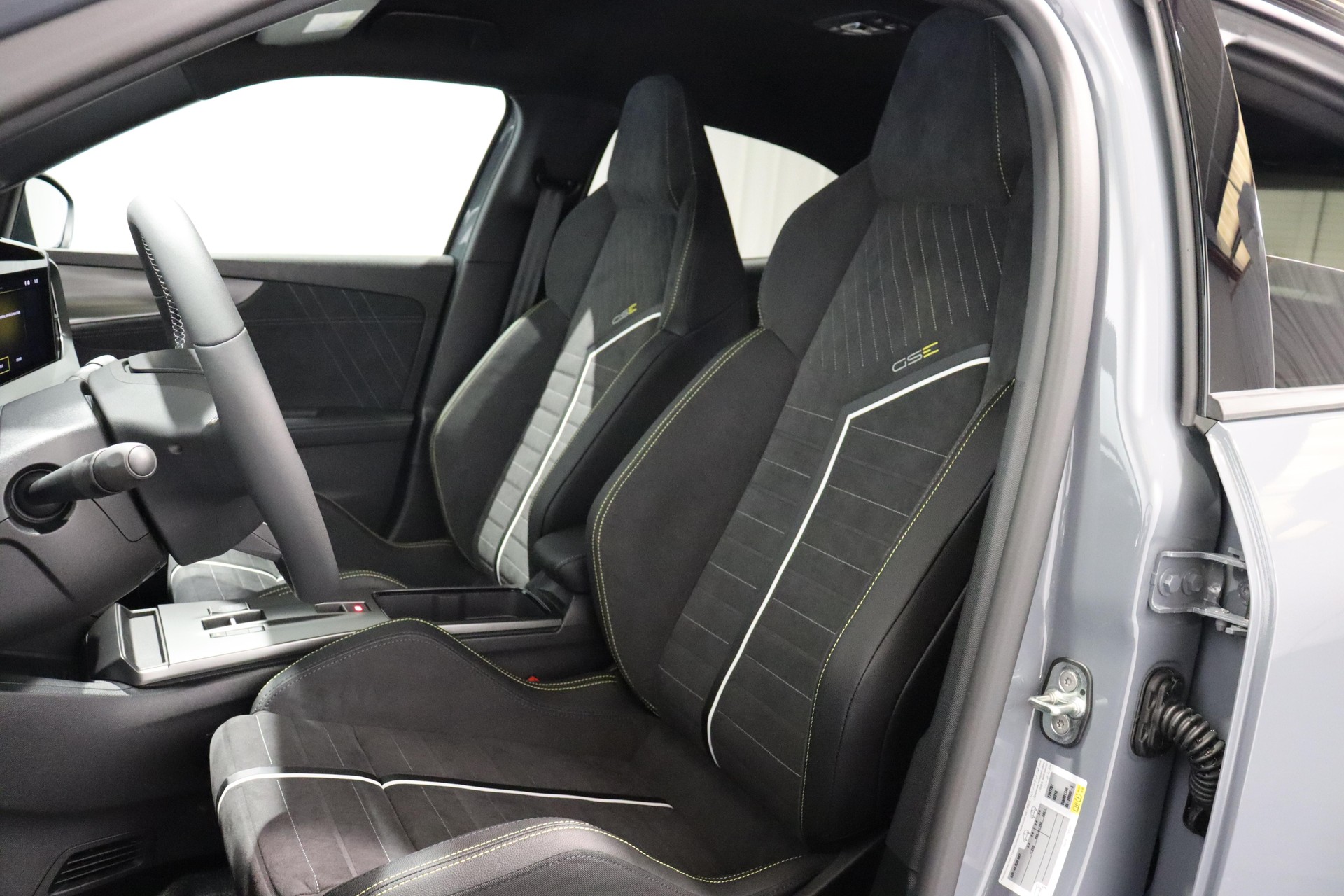 OPEL Mokka-e GSe-showroom-element-3