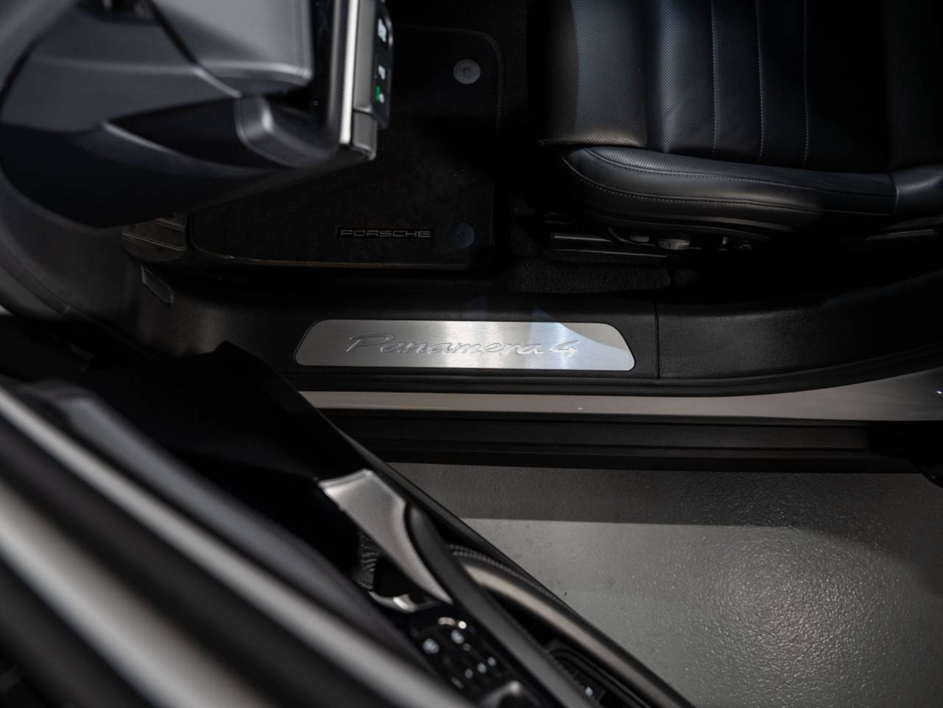 PORSCHE Panamera 4 E-Hybrid-image-19