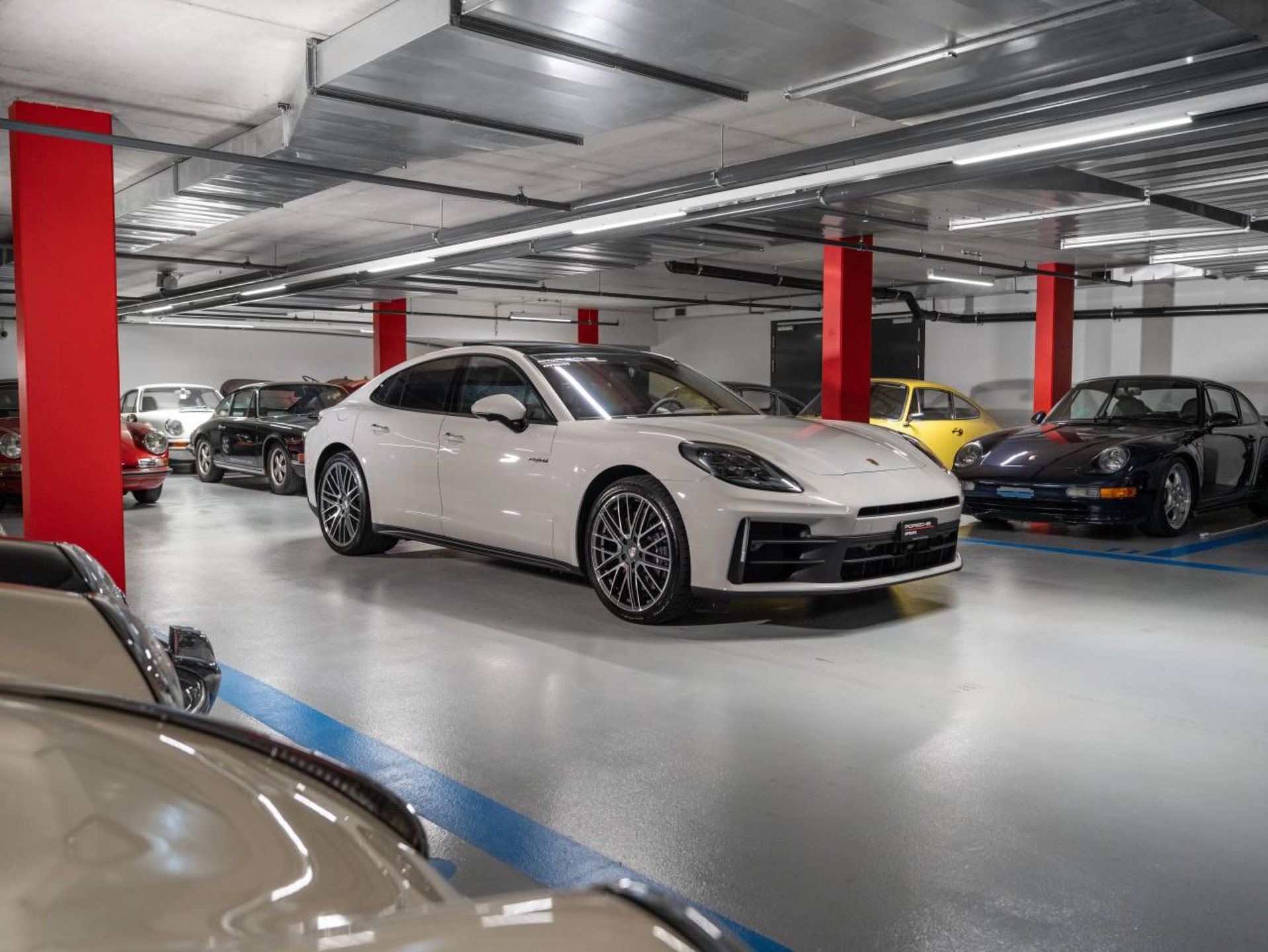 PORSCHE Panamera 4 E-Hybrid-image-5