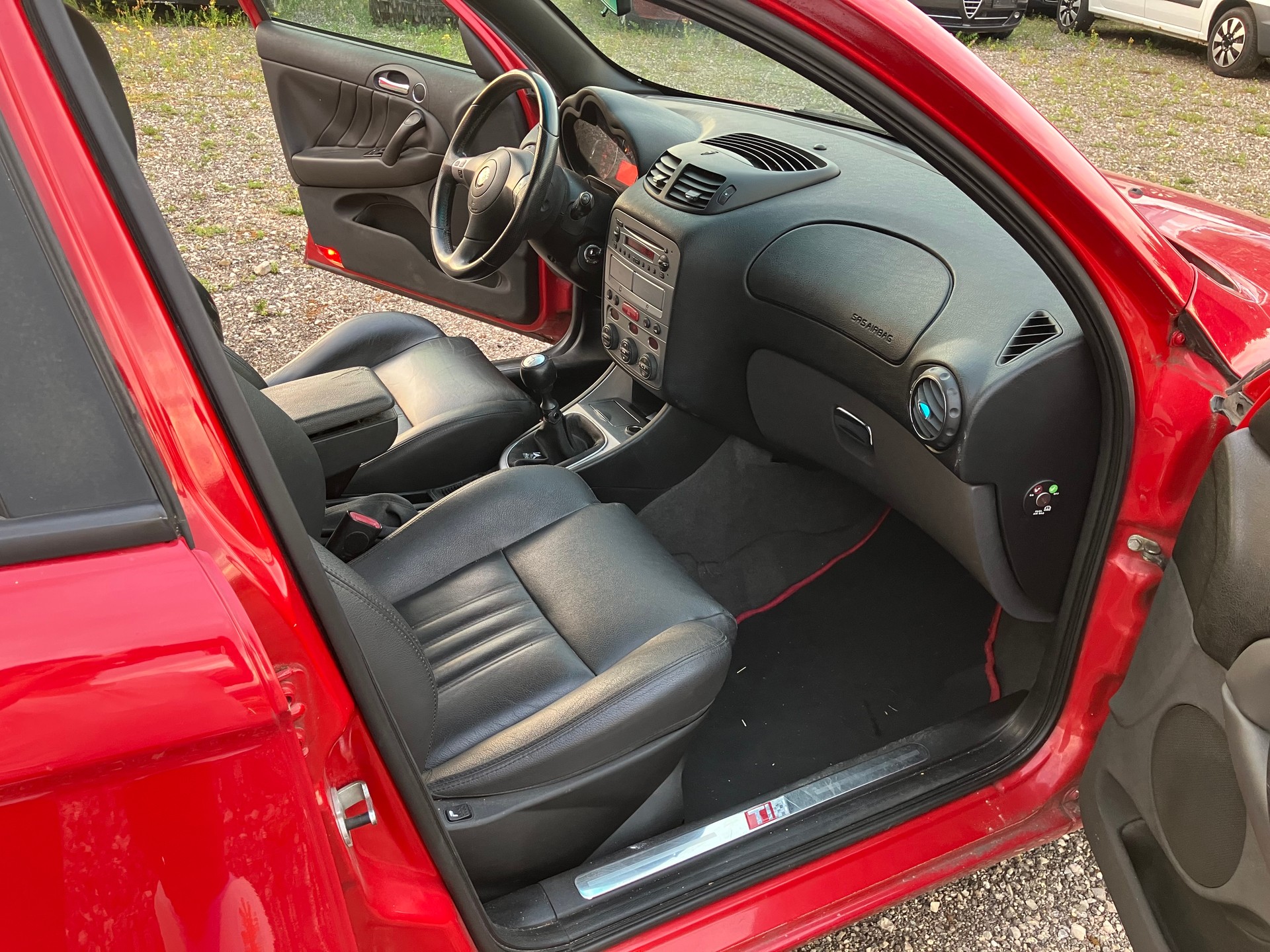 ALFA ROMEO 147 1.9 16V JTD Sport TI-image-5