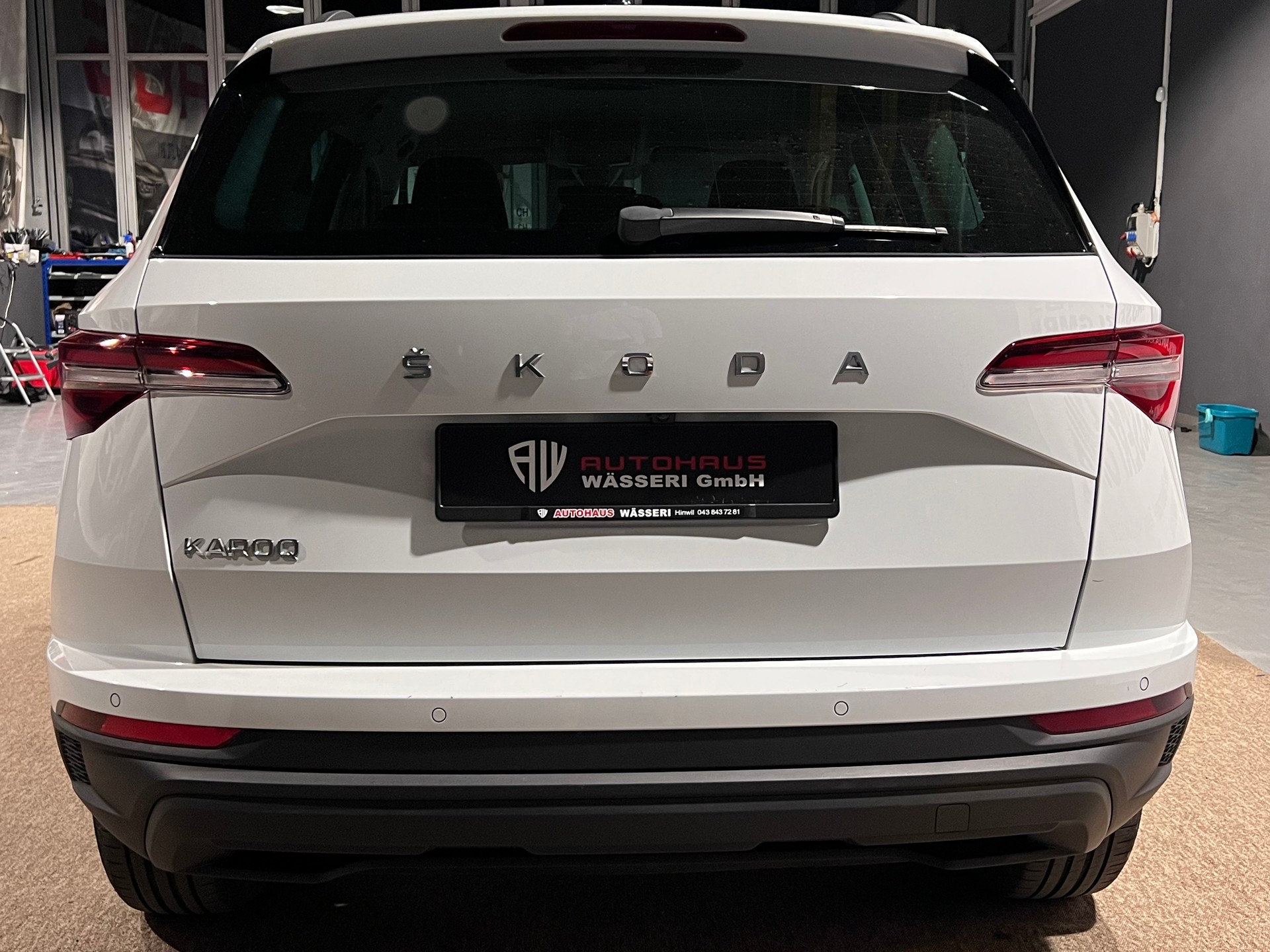 SKODA Karoq 1.5 TSI Ambition DSG-showroom-element-3