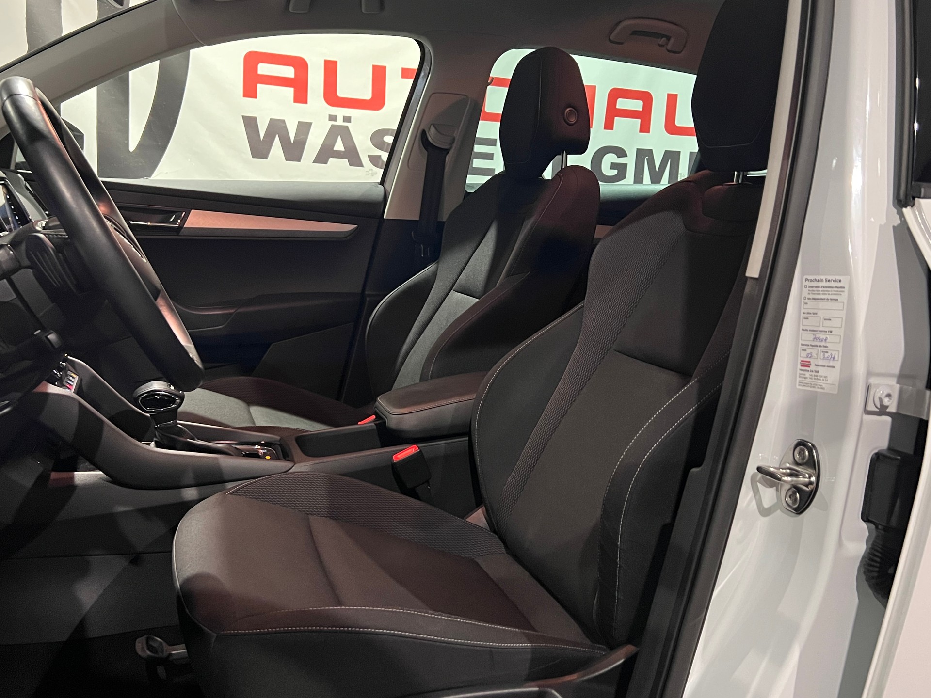 SKODA Karoq 1.5 TSI Ambition DSG-image-11