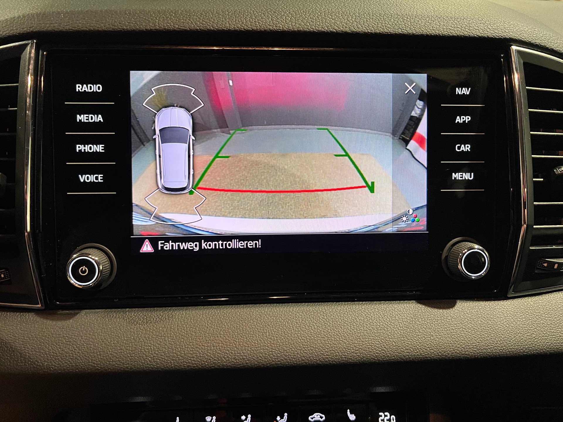 SKODA Karoq 1.5 TSI Ambition DSG-image-17