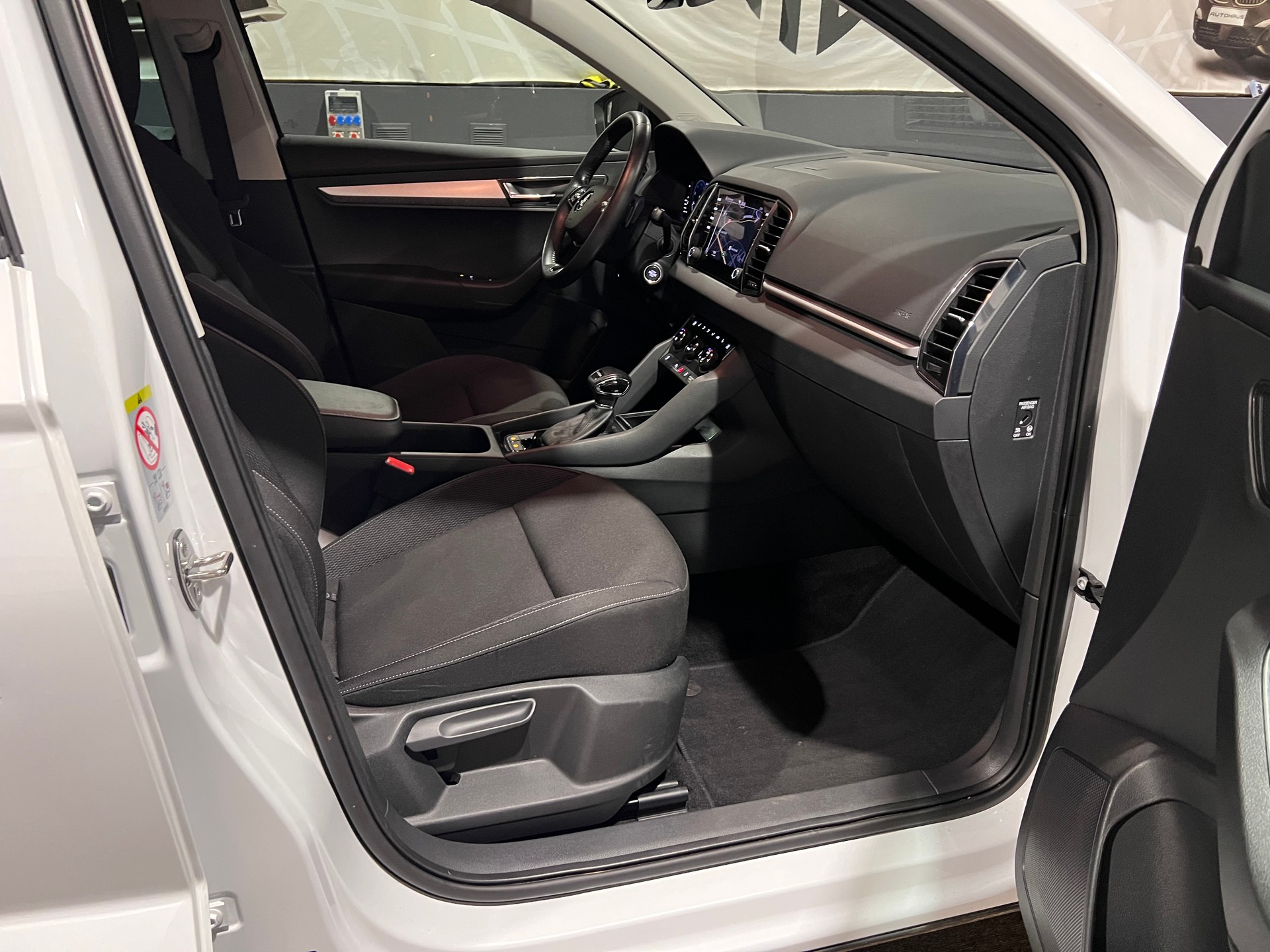 SKODA Karoq 1.5 TSI Ambition DSG-image-12