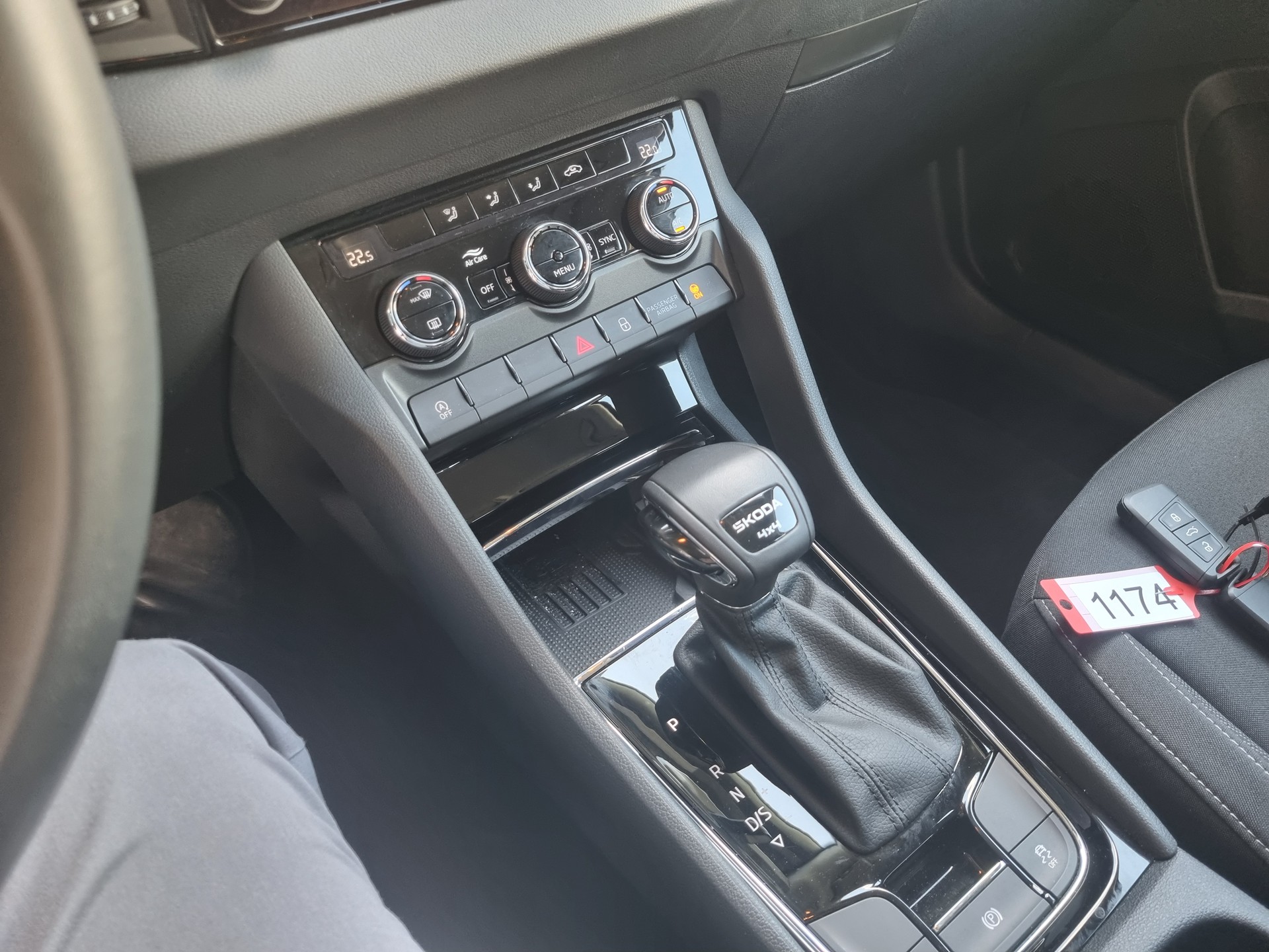 SKODA Karoq 2.0 TDI CR Selection 4x4 DSG-image-13