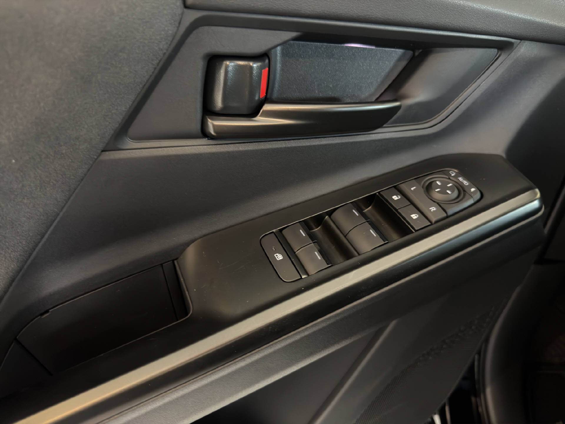 TOYOTA C-HR+ Style-image-18